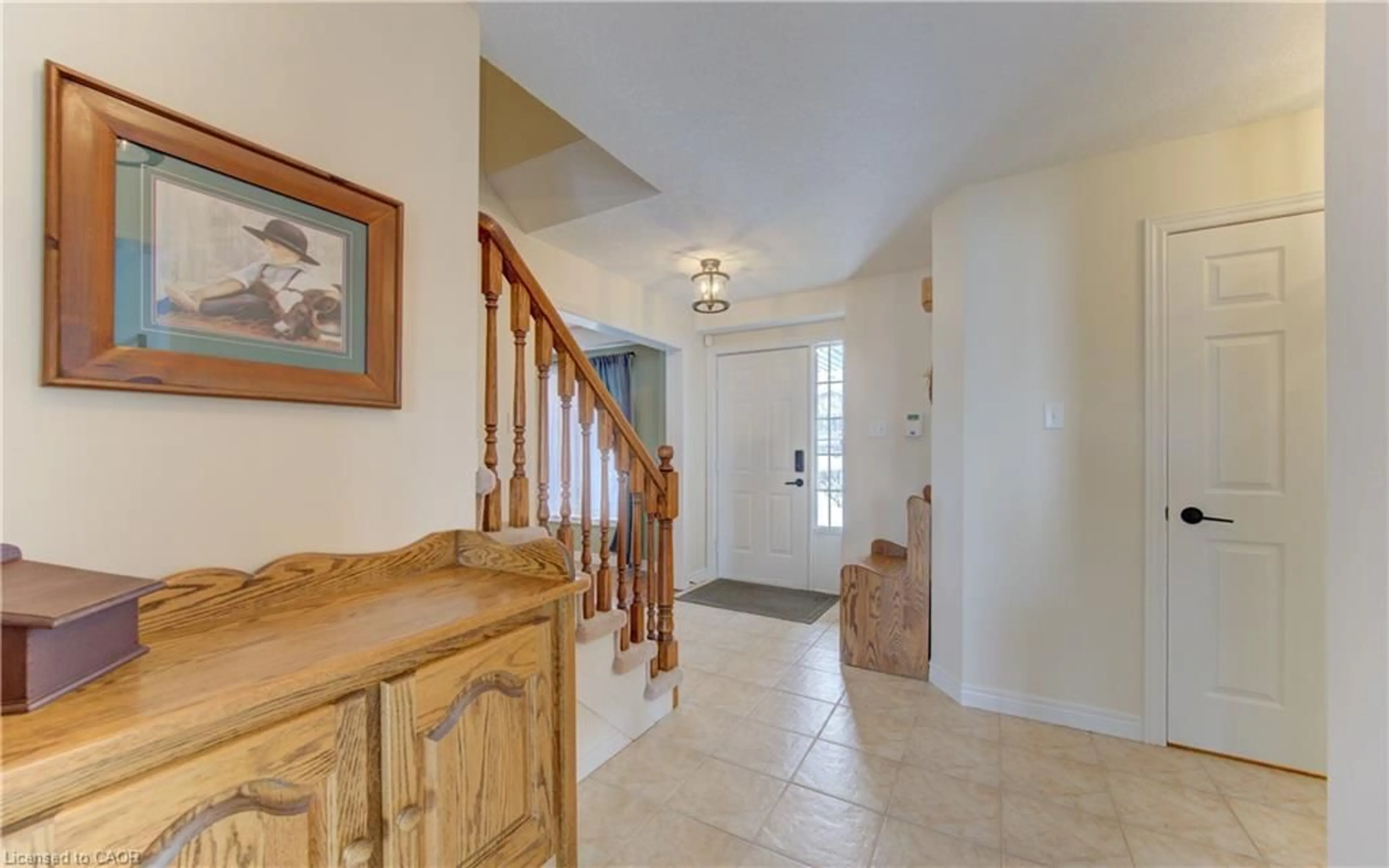 Indoor foyer for 168 Bridgewater Cres, Waterloo Ontario N2M 2T3