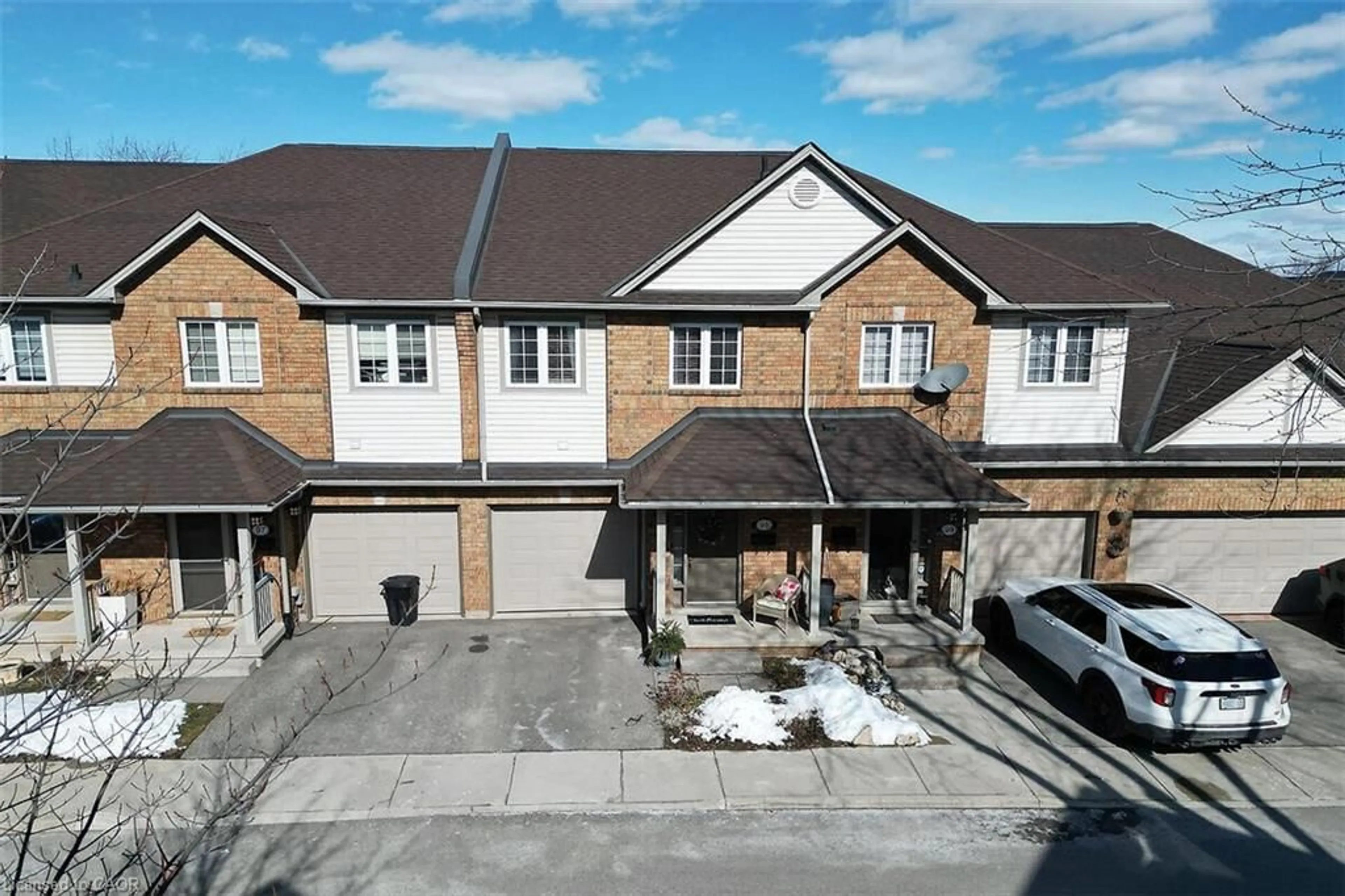 A pic from outside/outdoor area/front of a property/back of a property/a pic from drone, street for 100 Beddoe Dr #98, Hamilton Ontario L8P 4Z2