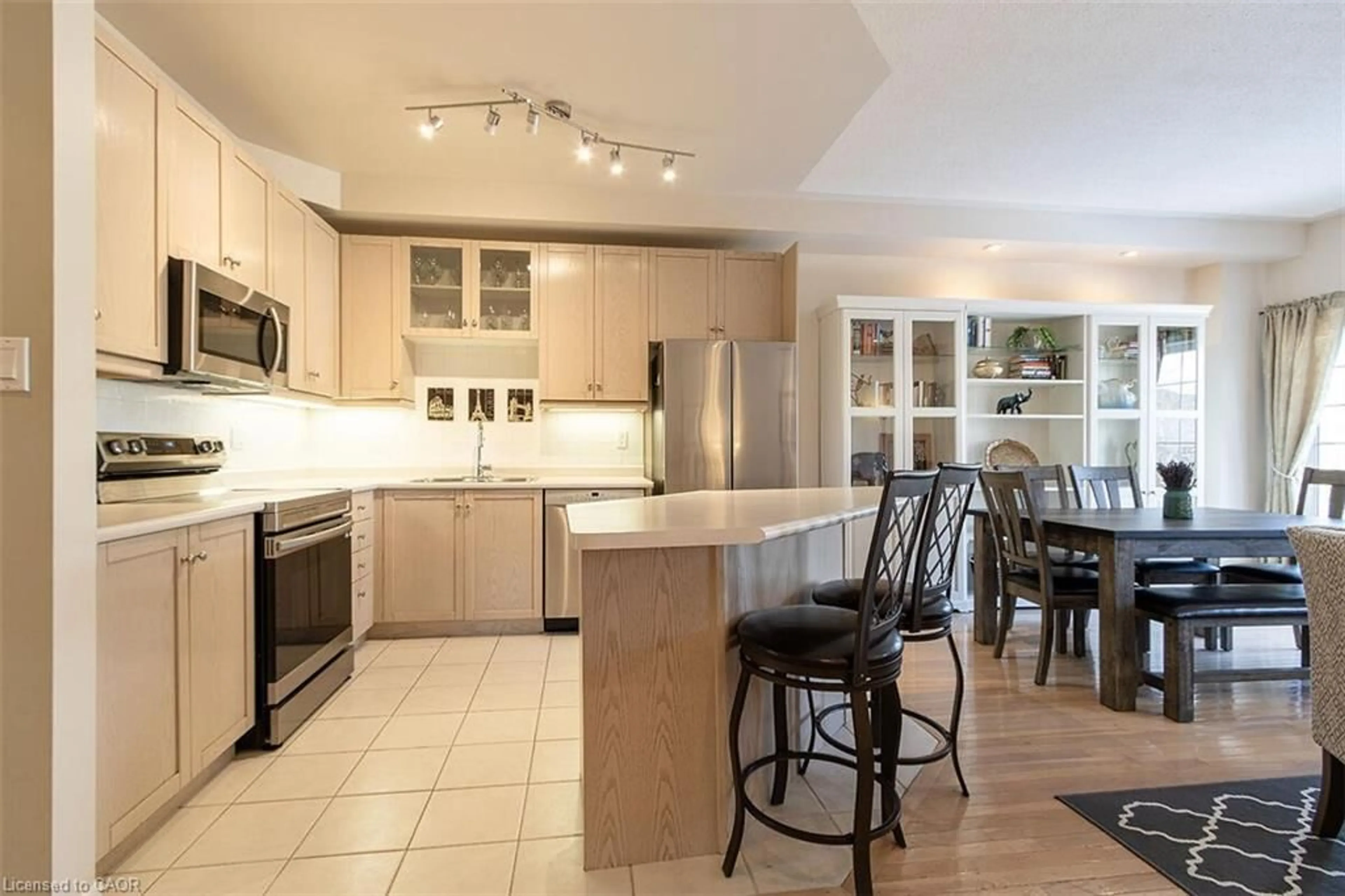 Open concept kitchen, ceramic/tile floor for 100 Beddoe Dr #98, Hamilton Ontario L8P 4Z2
