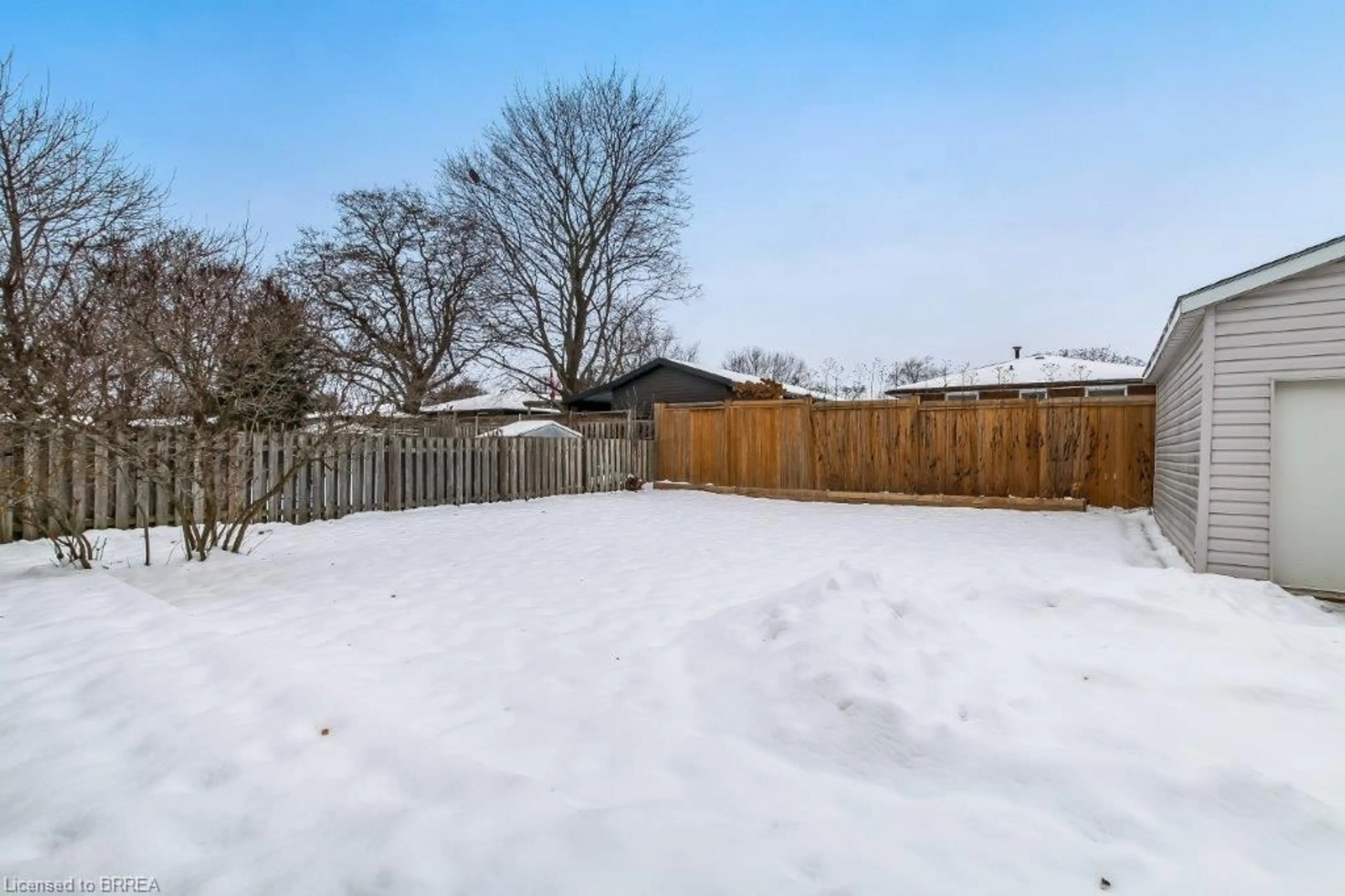 Patio, street for 56 Balmoral Dr, Brantford Ontario N3R 5B9