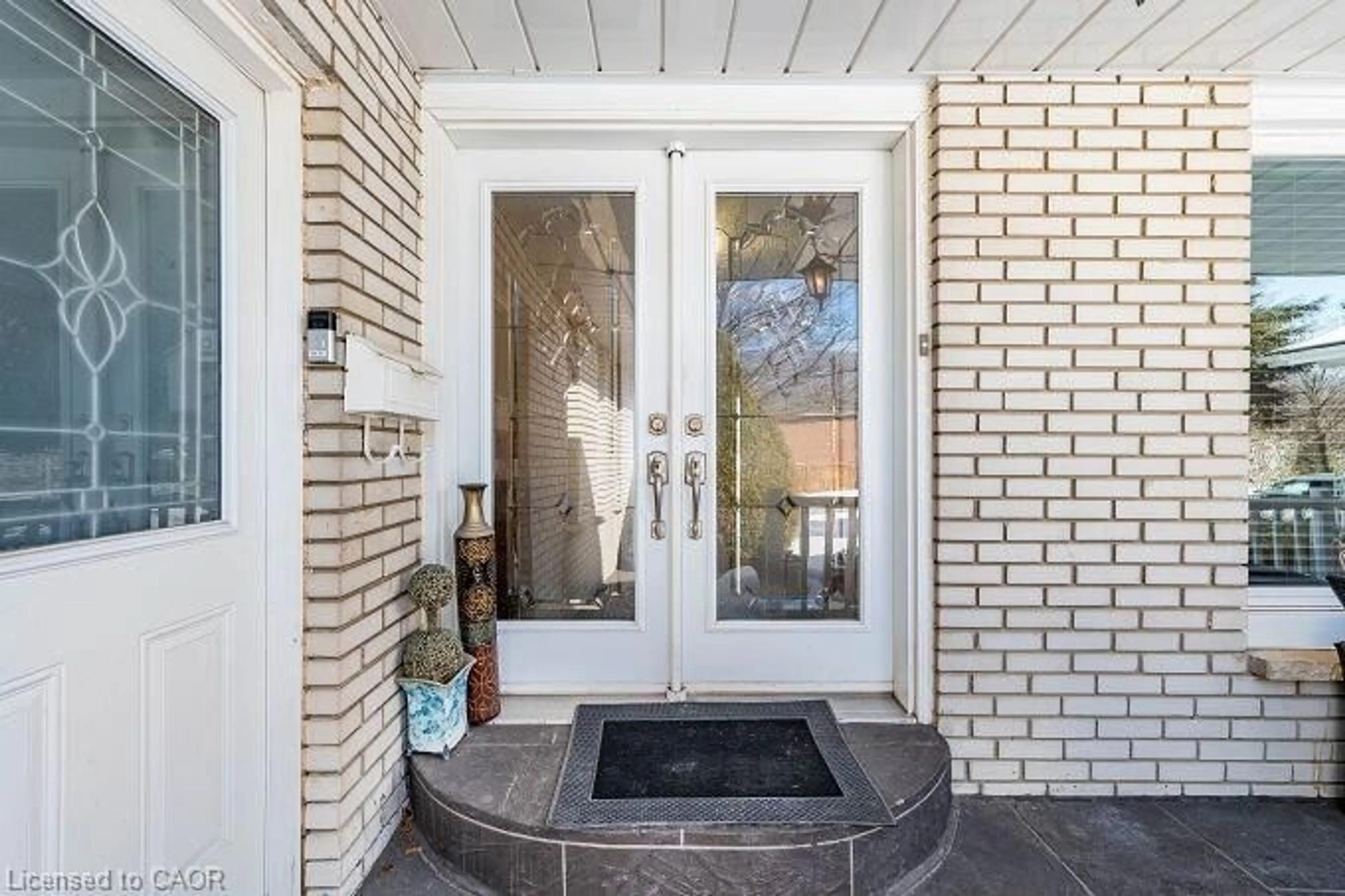 Indoor entryway for 1290 Winding Trail, Mississauga Ontario L4Y 2T7