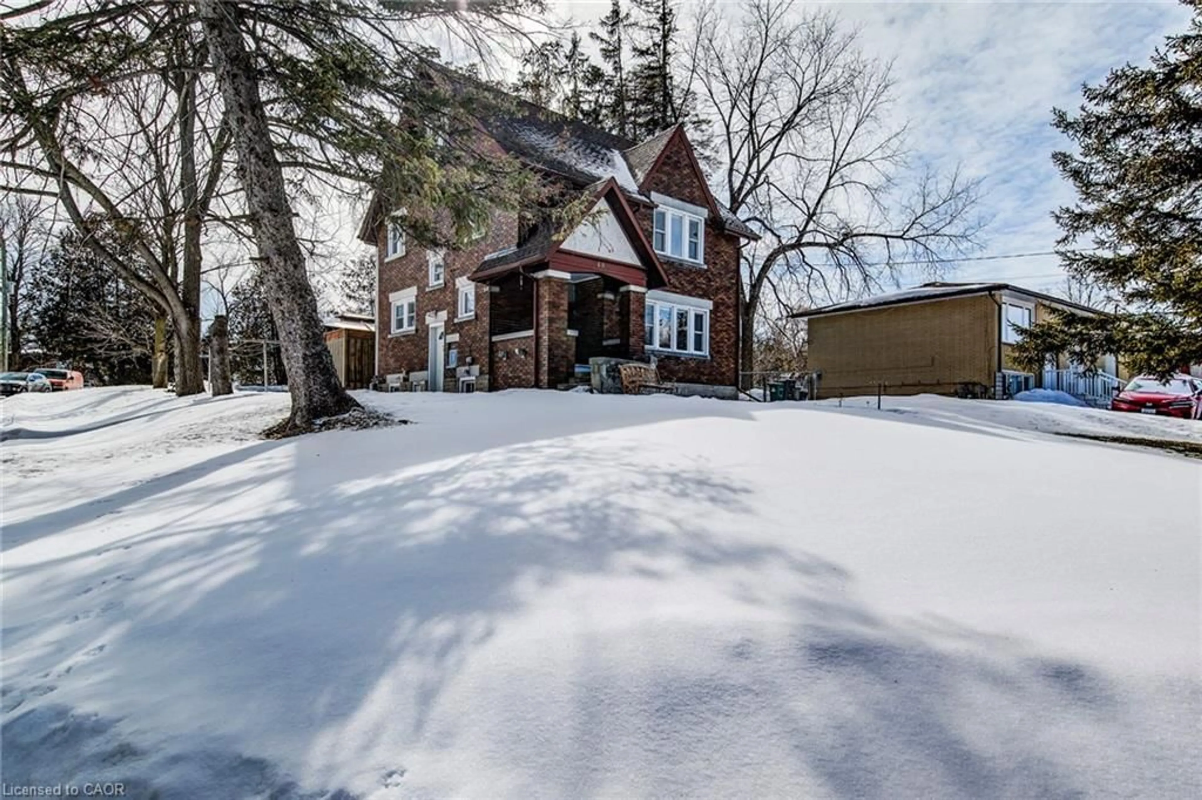 A pic from outside/outdoor area/front of a property/back of a property/a pic from drone, street for 49 Lang Cres, Kitchener Ontario N2K 1P4