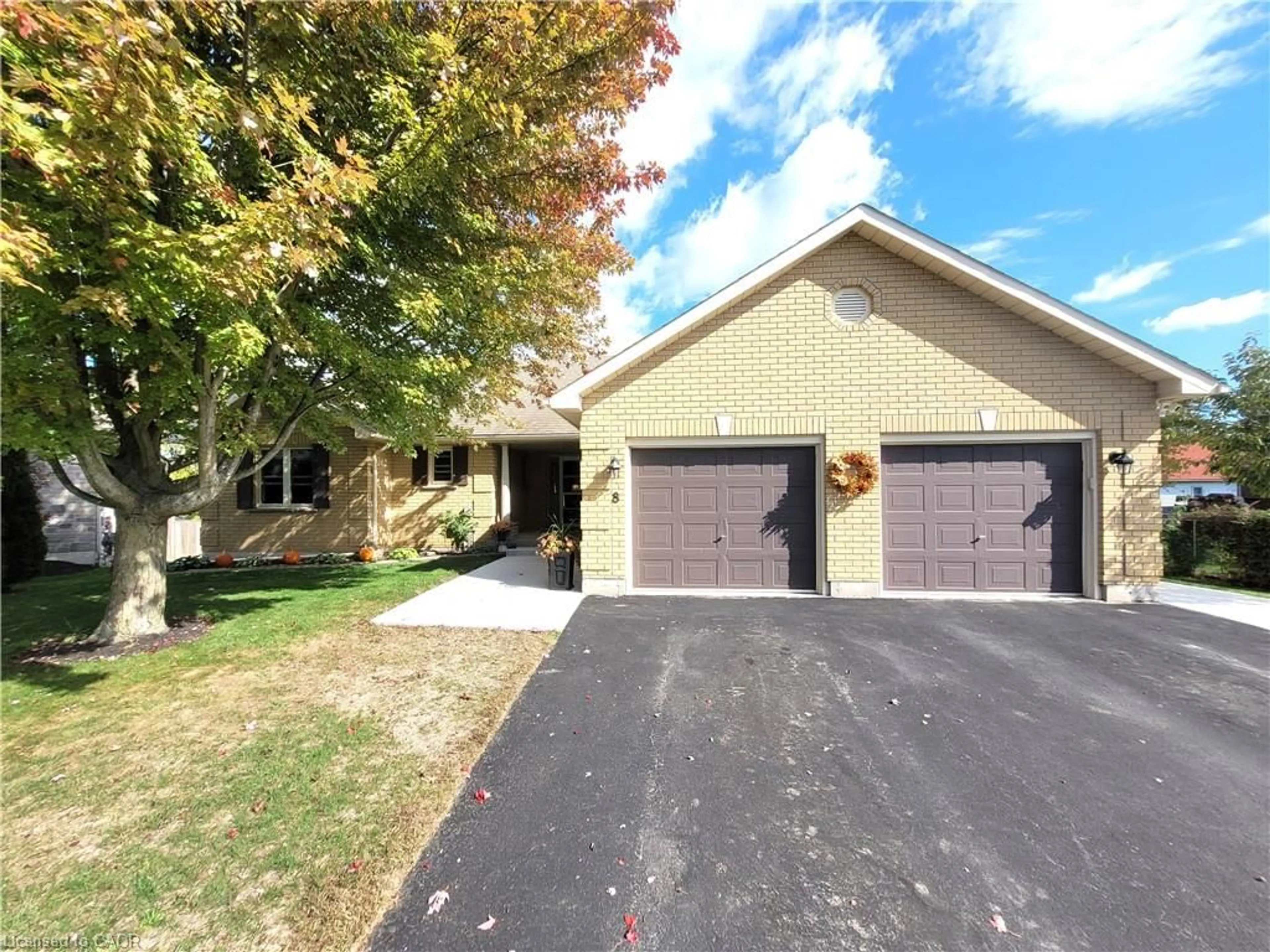 Unknown for 8 Simon Crt, Waterford Ontario N0E 1Y0