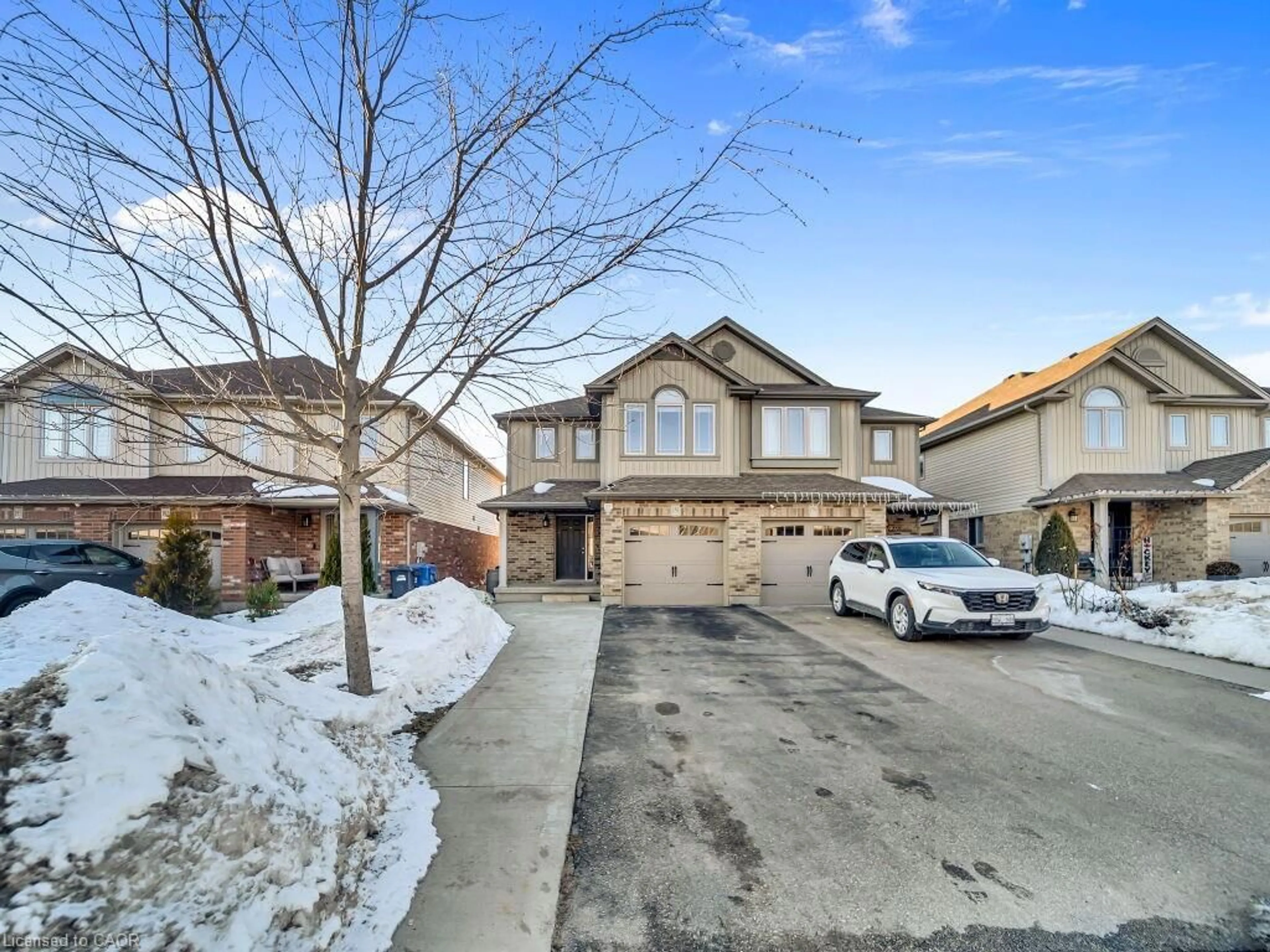 A pic from outside/outdoor area/front of a property/back of a property/a pic from drone, street for 181 Summit Ridge Dr, Guelph Ontario N1E 0M1