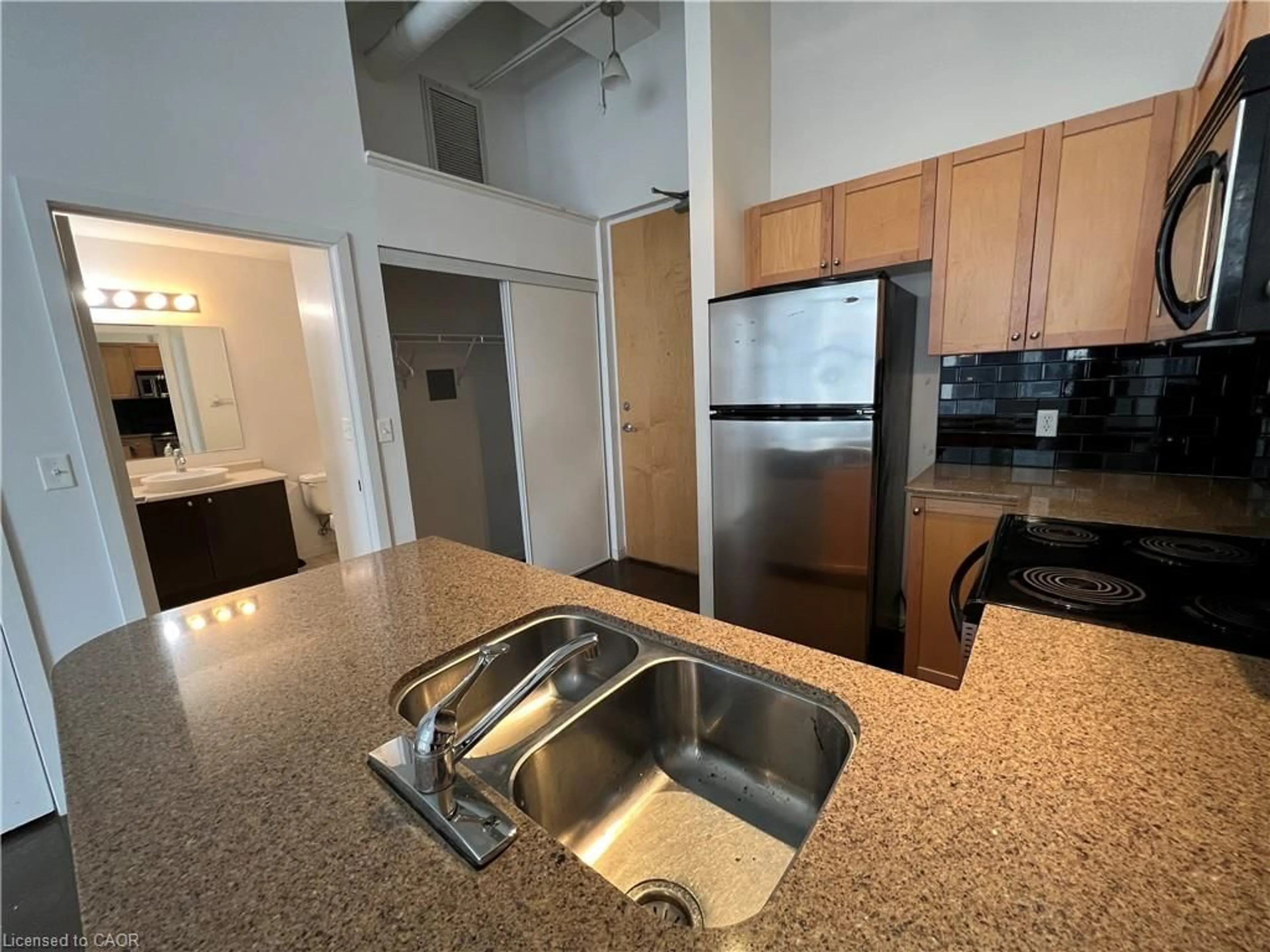 Standard kitchen, unknown for 404 King St #409, Kitchener Ontario N2G 4Z9