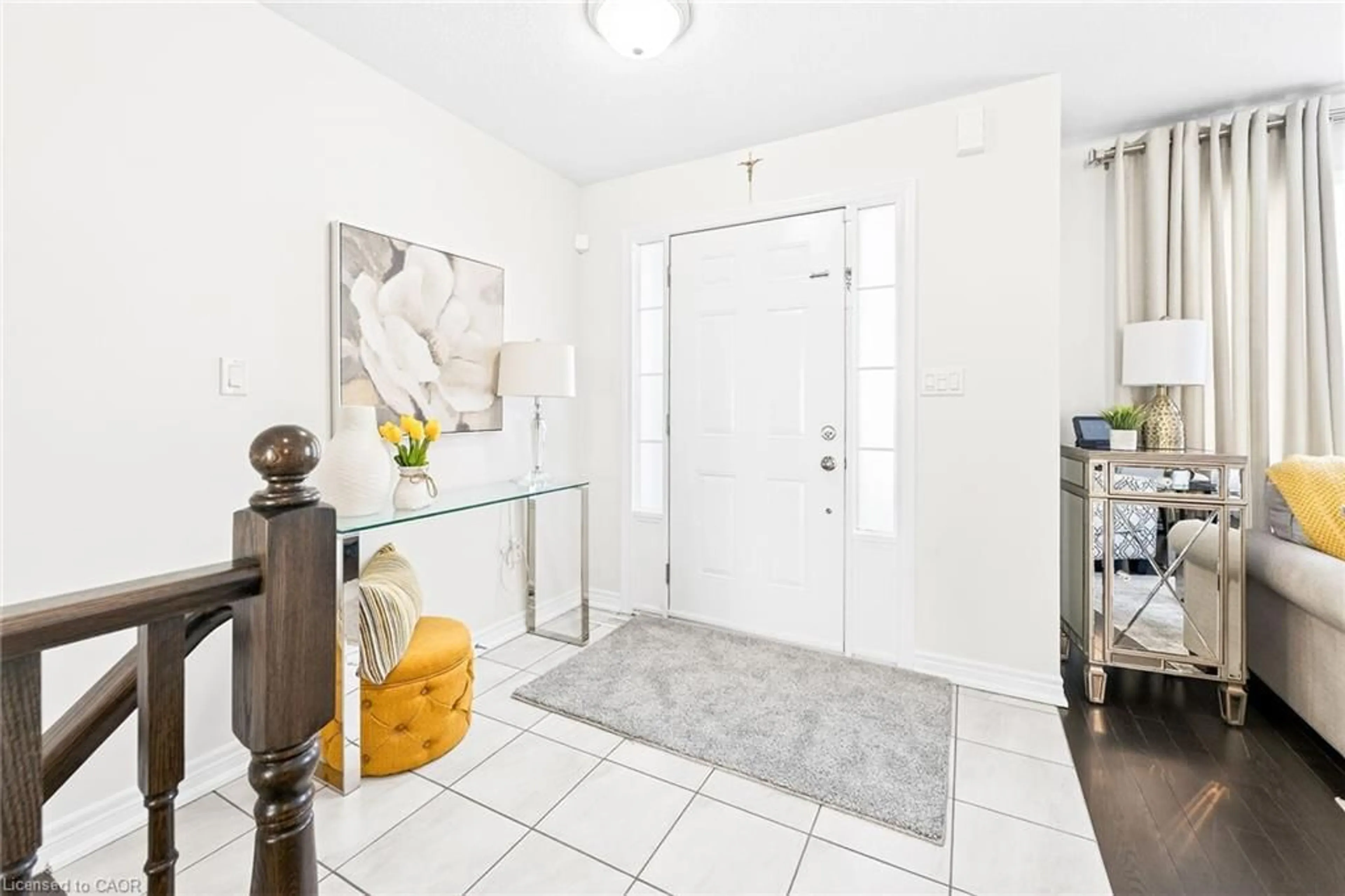 Indoor entryway for 20 Linda Cres, Hagersville Ontario N0A 1H0