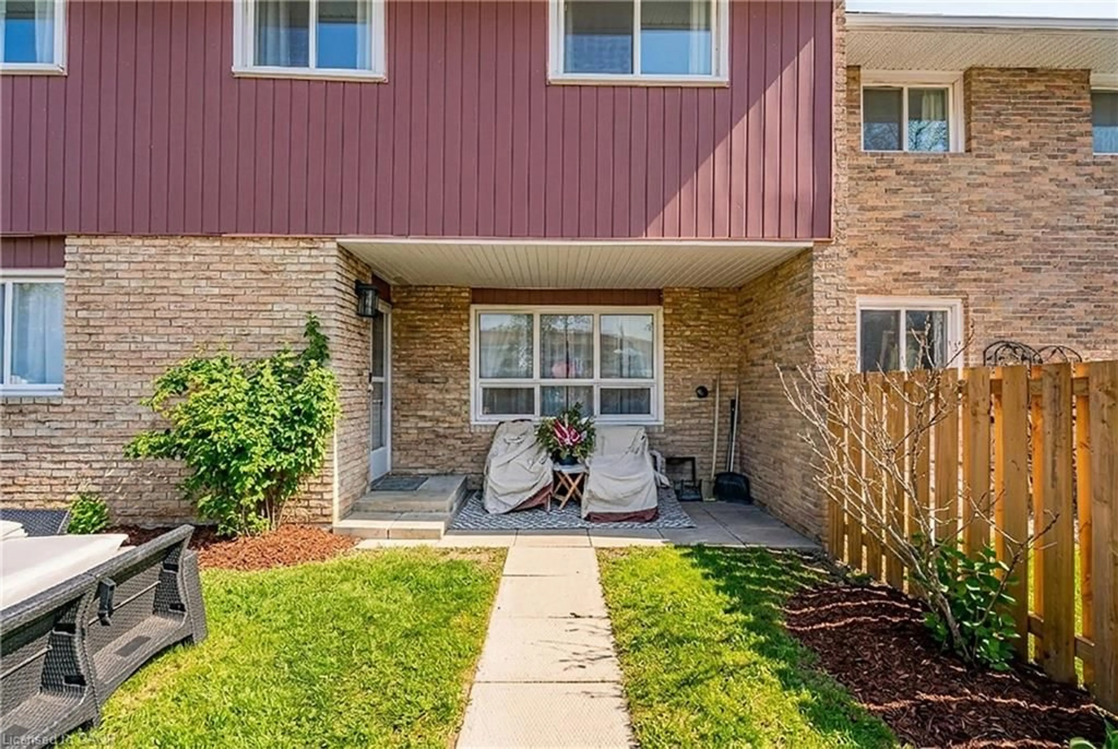 Patio, street for 423 Westwood Dr #44, Kitchener Ontario N2M 5B5