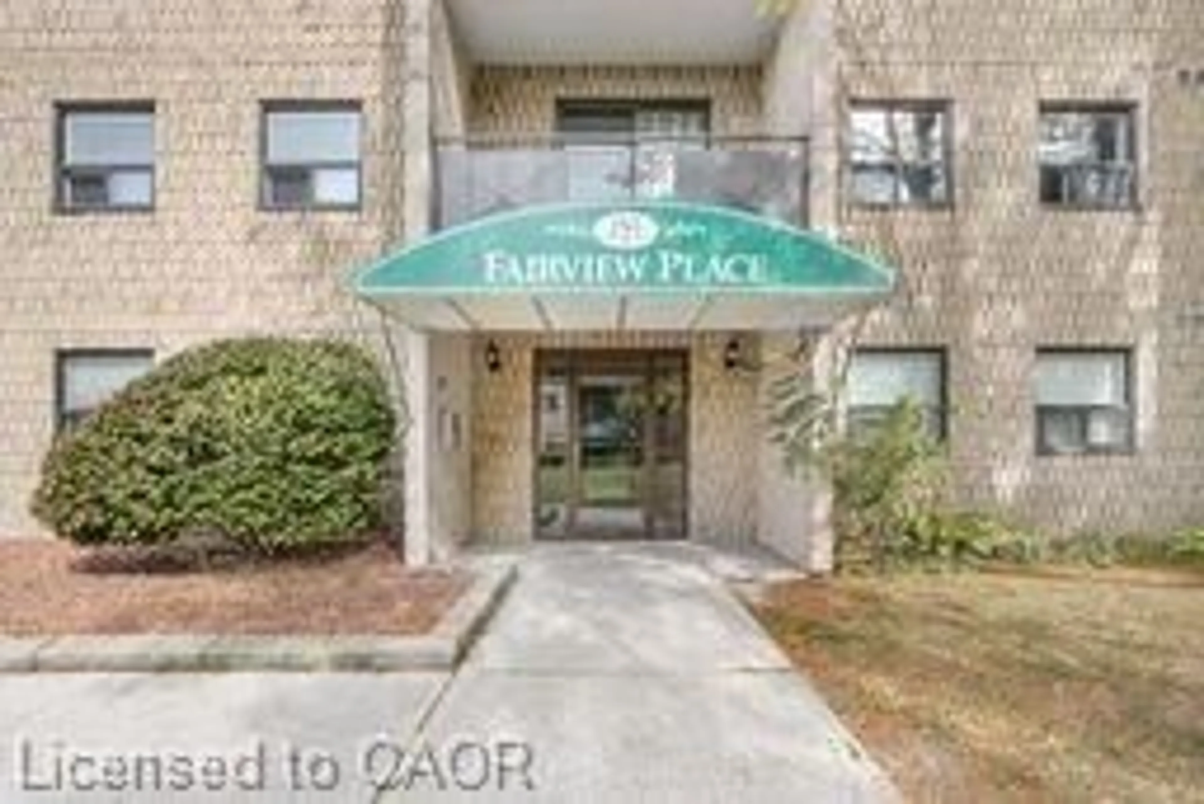 Indoor foyer for 150 Park Ave #104, Chatham Ontario N7M 3V6