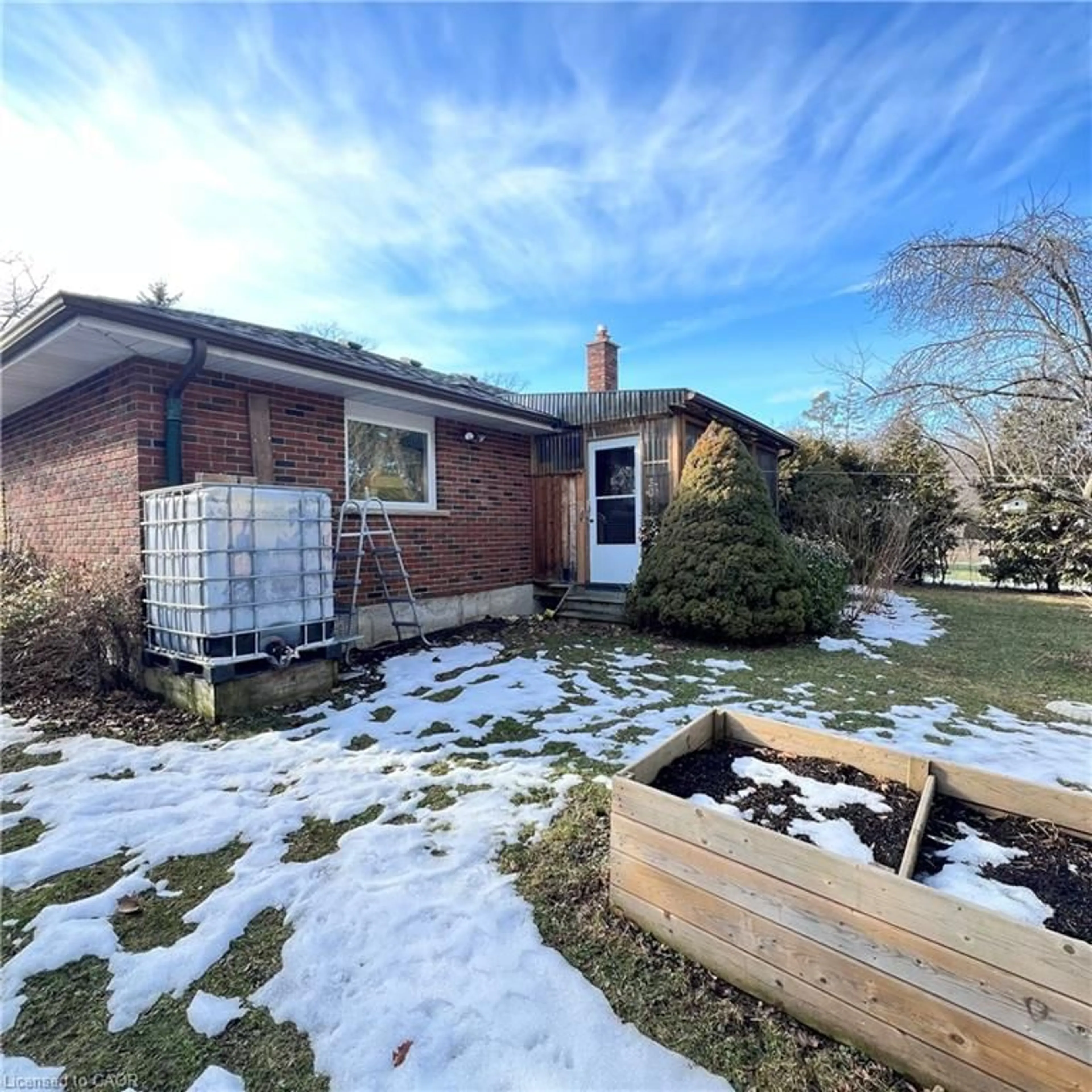 A pic from outside/outdoor area/front of a property/back of a property/a pic from drone, street for 32 Winnett St, Cayuga Ontario N0A 1E0