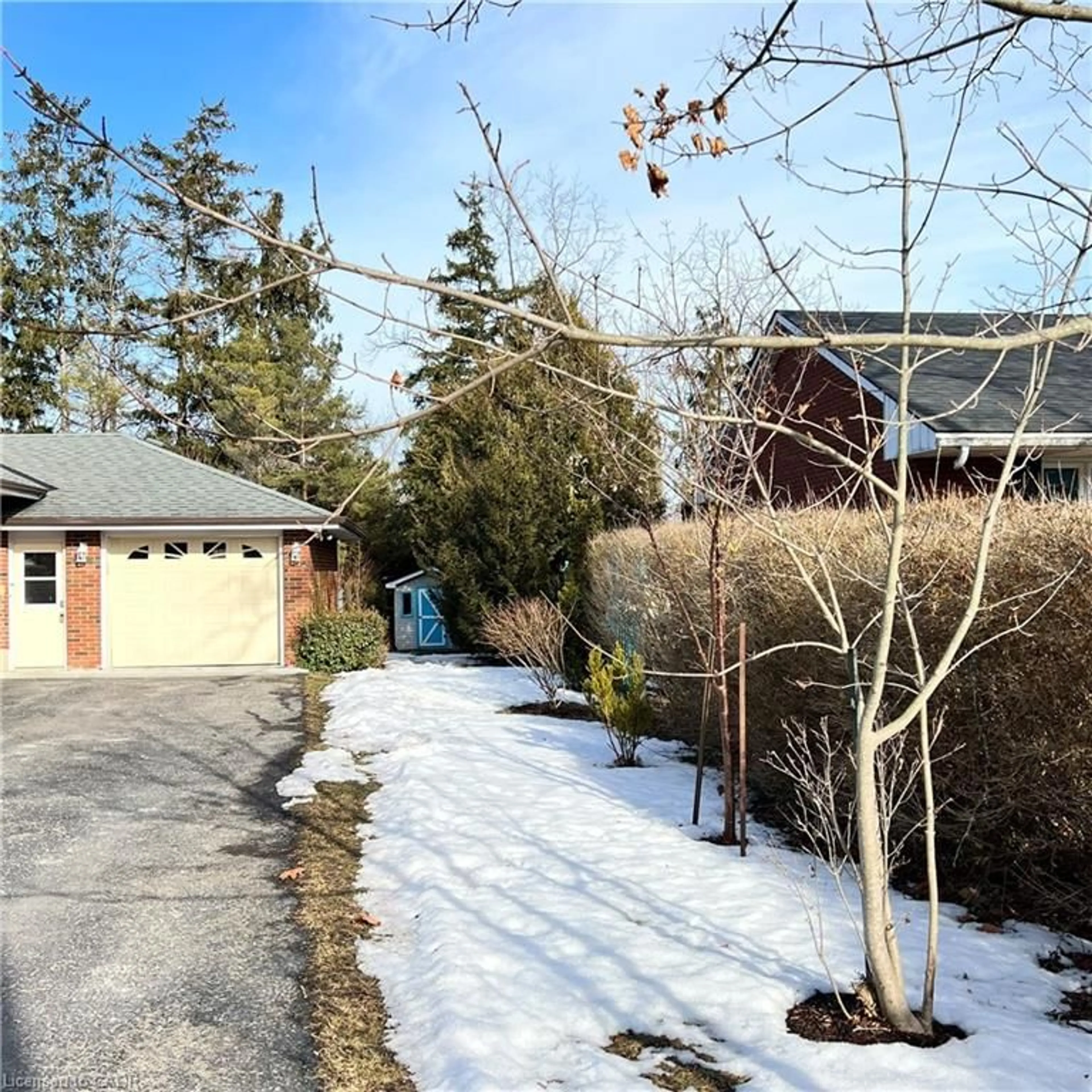 A pic from outside/outdoor area/front of a property/back of a property/a pic from drone, street for 32 Winnett St, Cayuga Ontario N0A 1E0