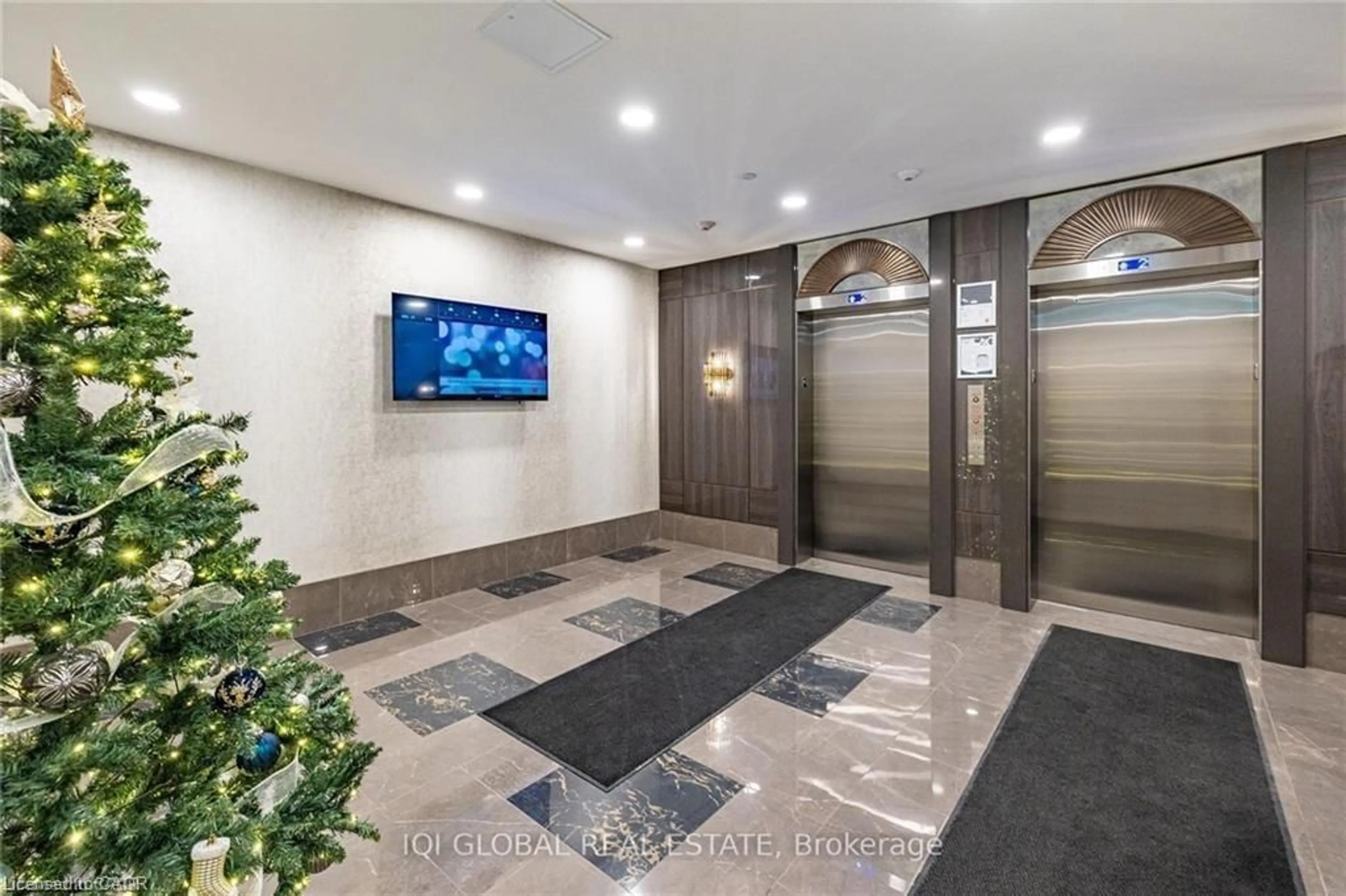 Indoor foyer for 73 Arthur Street #512, Guelph Ontario N1E 0S6