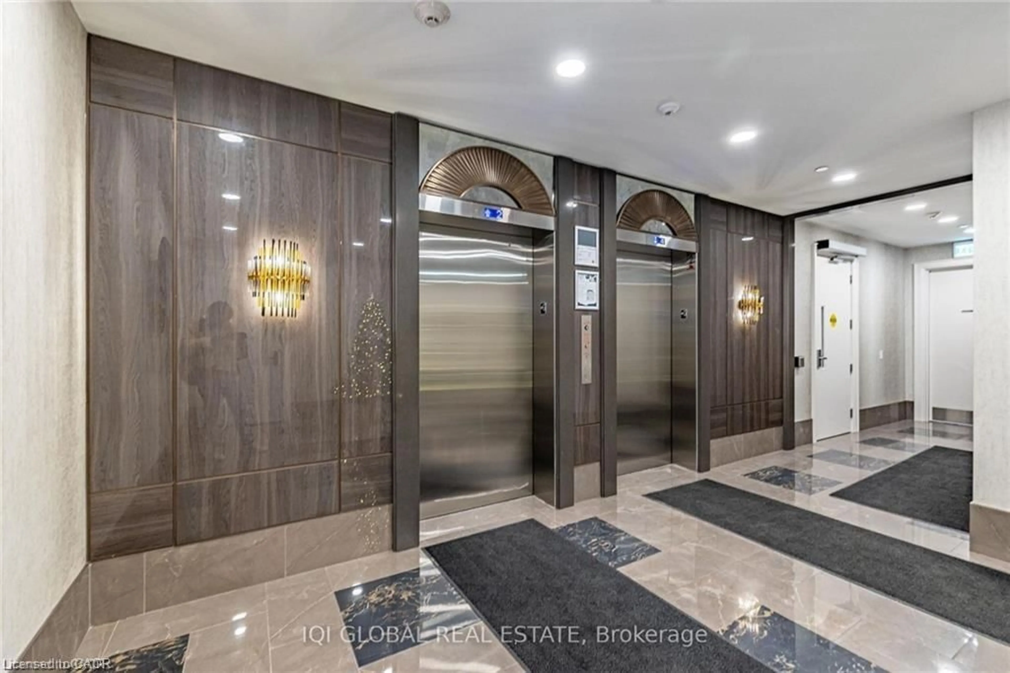 Indoor foyer for 73 Arthur Street #512, Guelph Ontario N1E 0S6