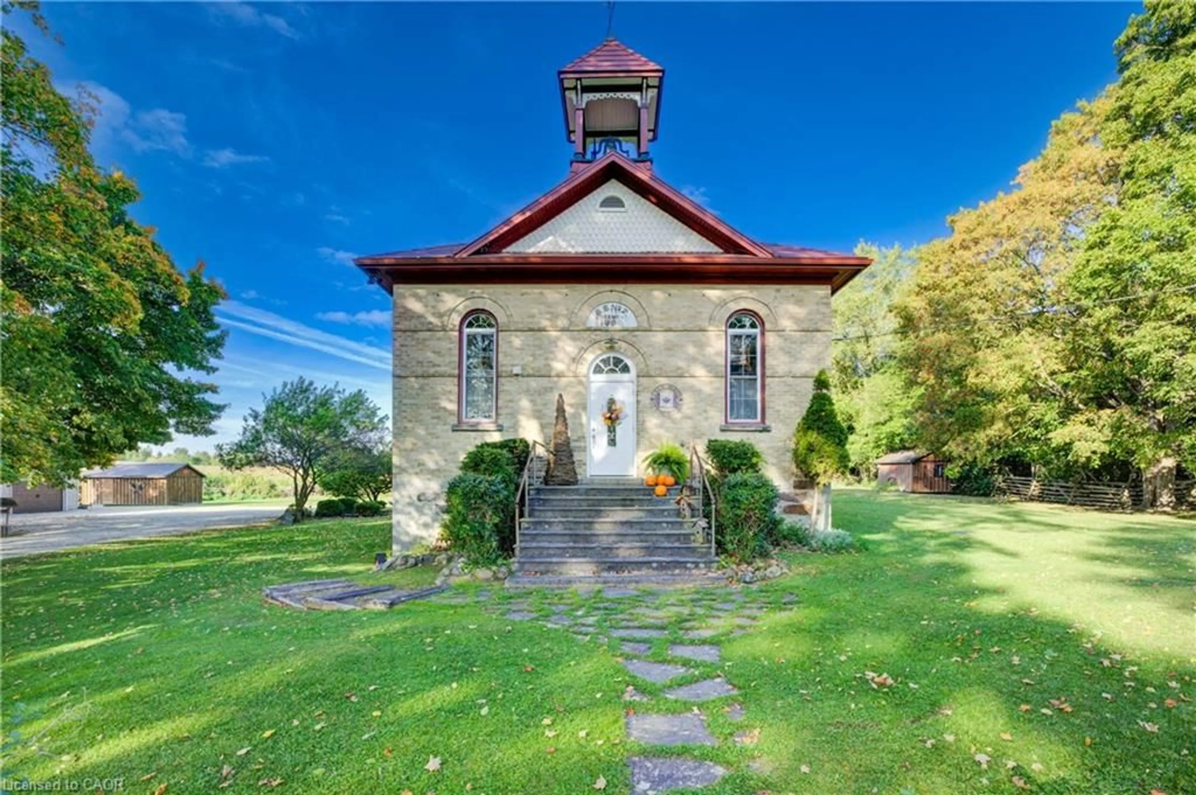 Indoor foyer for 392774 Southgate Sideroad 39, Southgate Ontario N0G 1R0