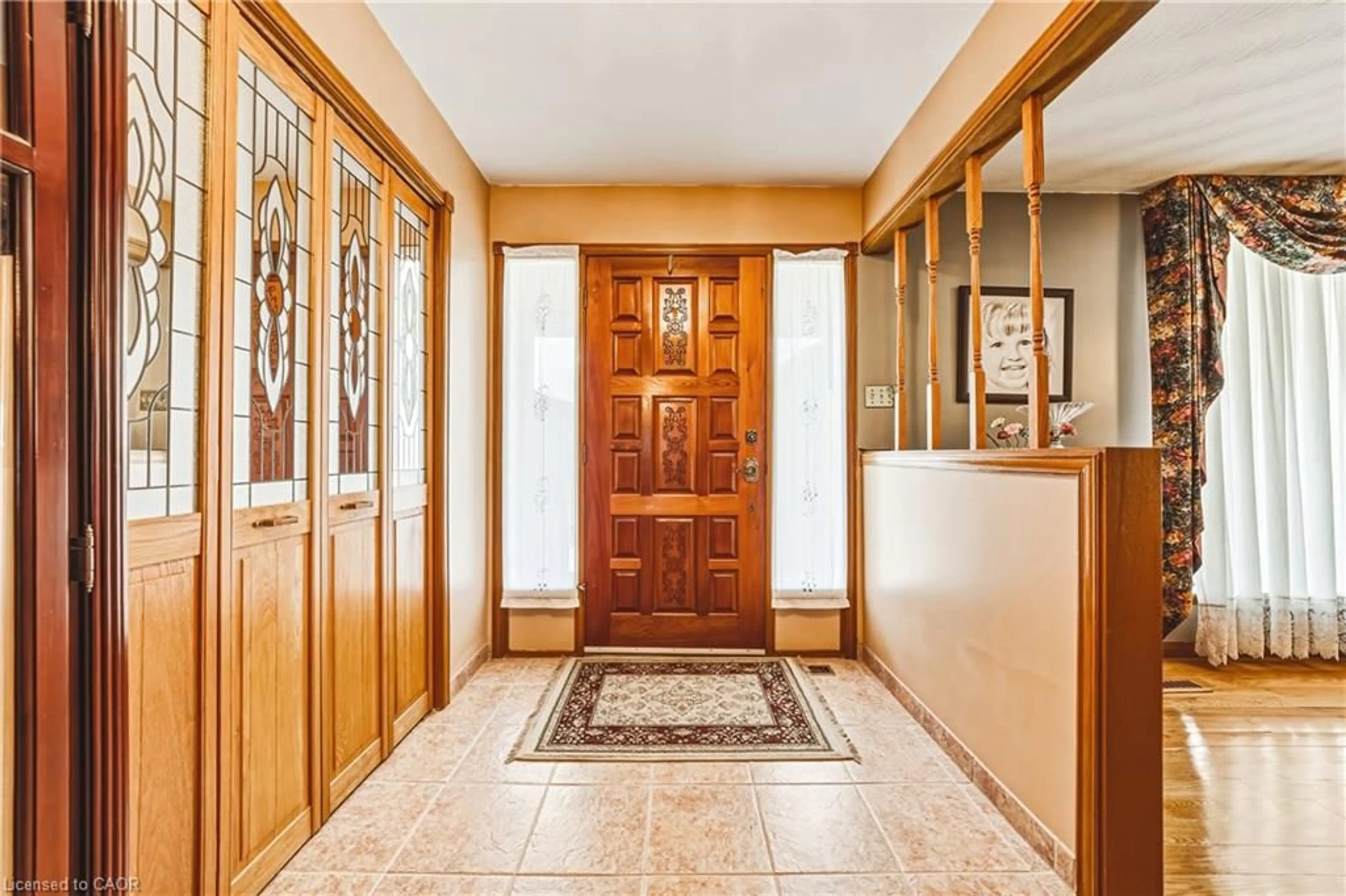 Indoor foyer for 53 Glover Rd, Hamilton Ontario L8W 3S8