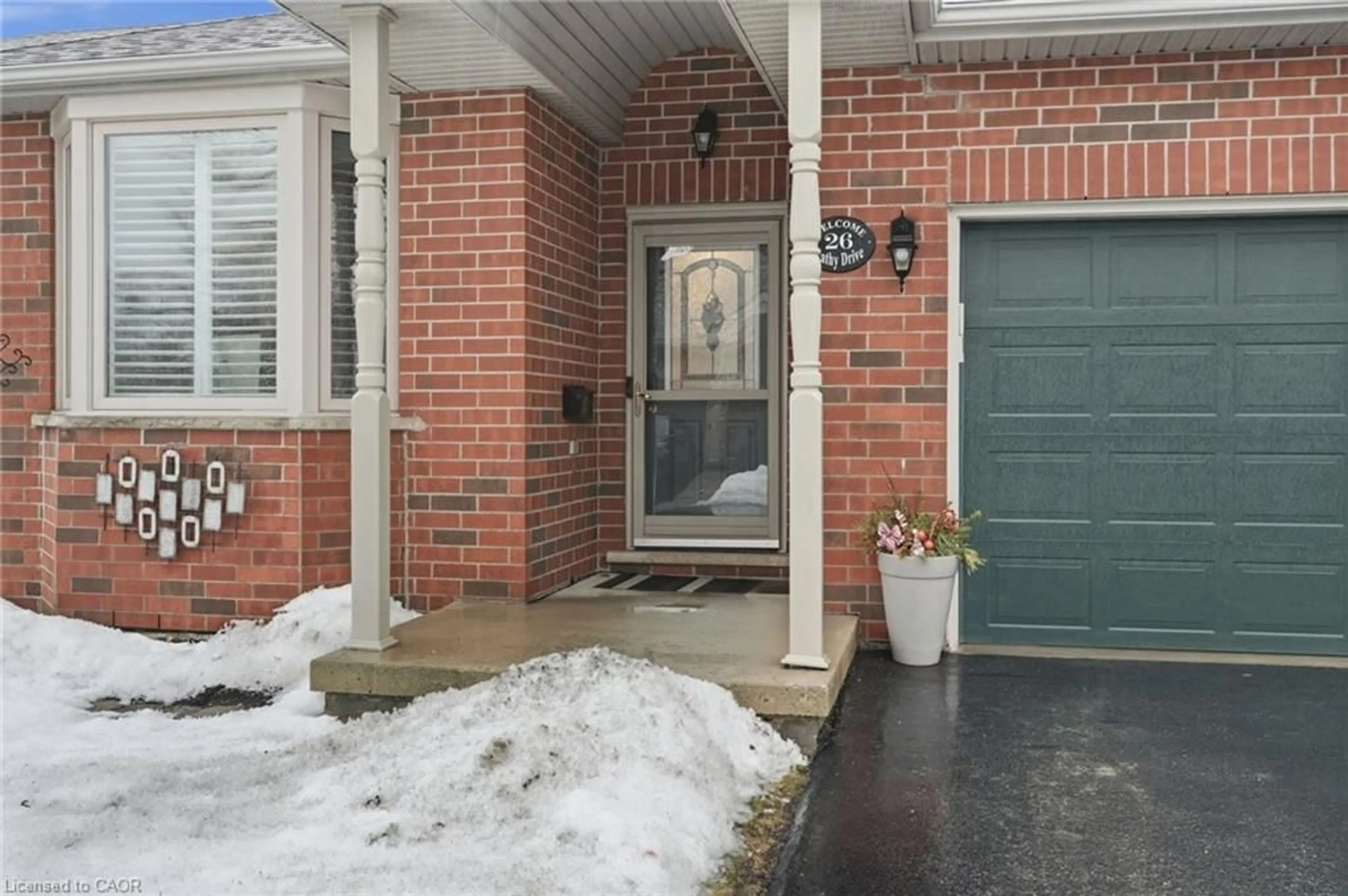 Indoor entryway for 26 Cathy Dr, Mount Hope Ontario L0R 1W0
