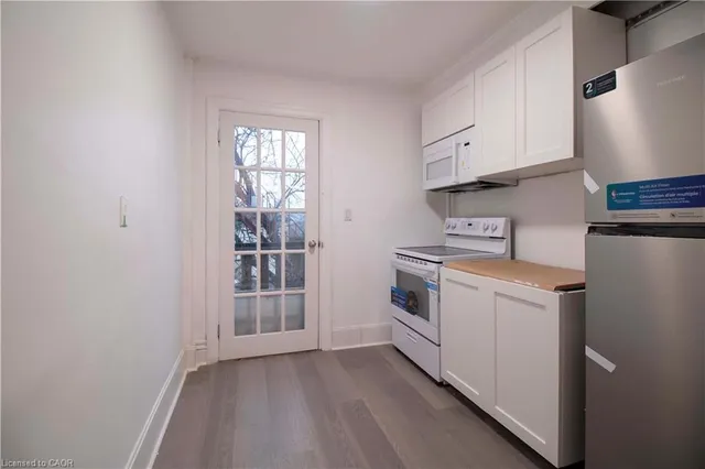 417 King St, Hamilton 4