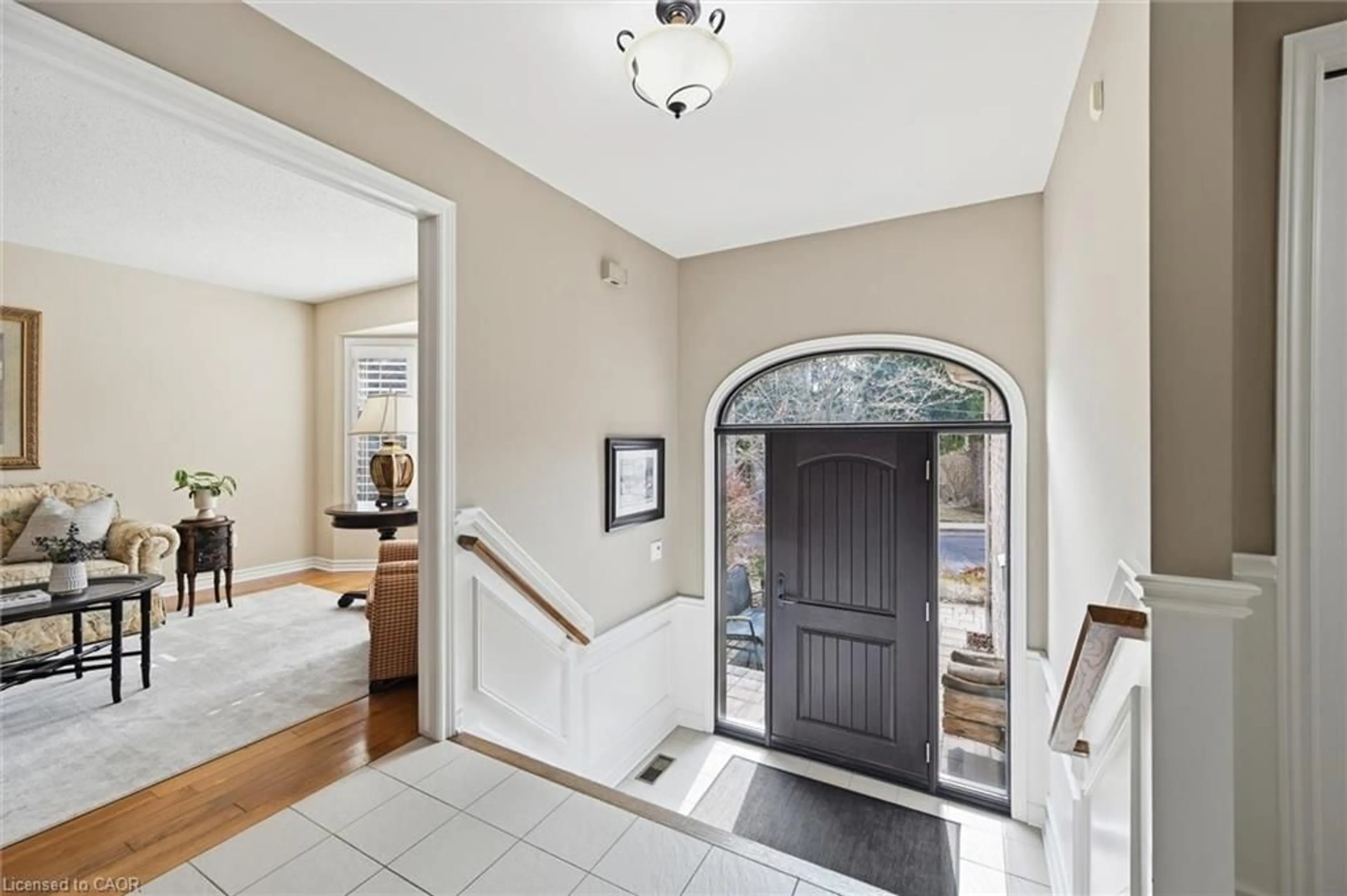 Indoor entryway for 41 Watsons Lane, Dundas Ontario L9H 1T4