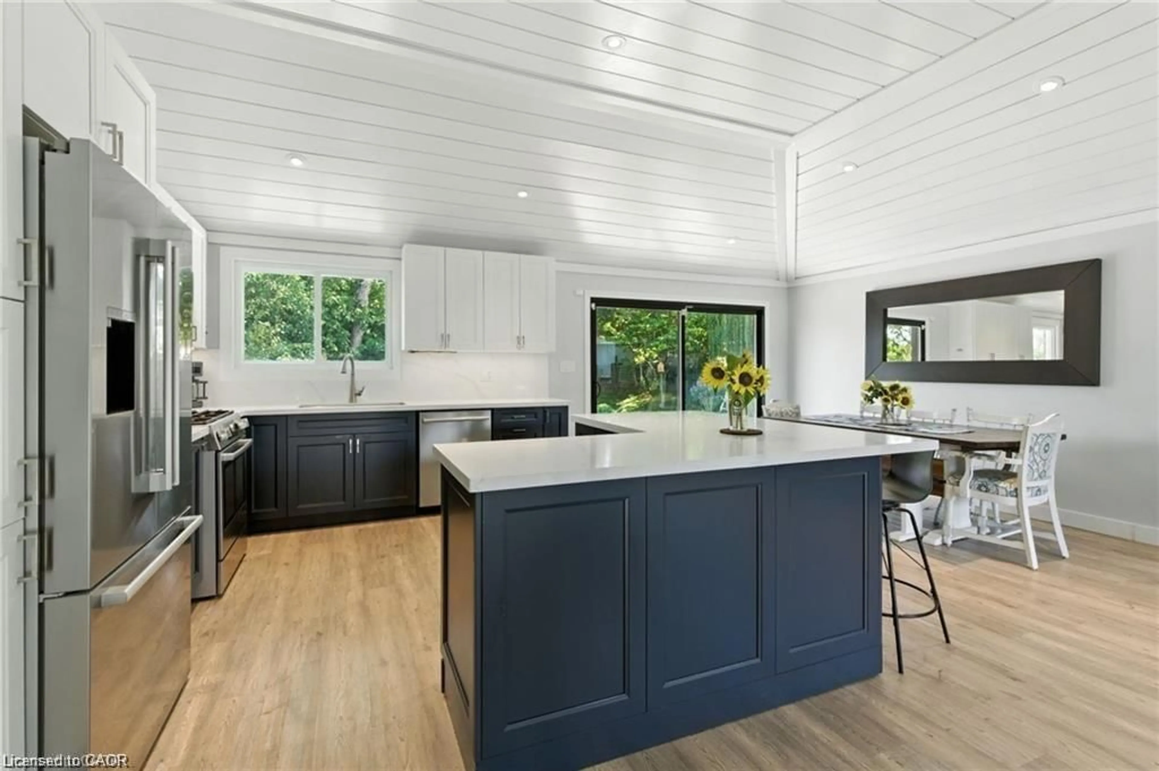 Open concept kitchen, unknown for 19 Wallace Pl, Caledonia Ontario N3W 1G4