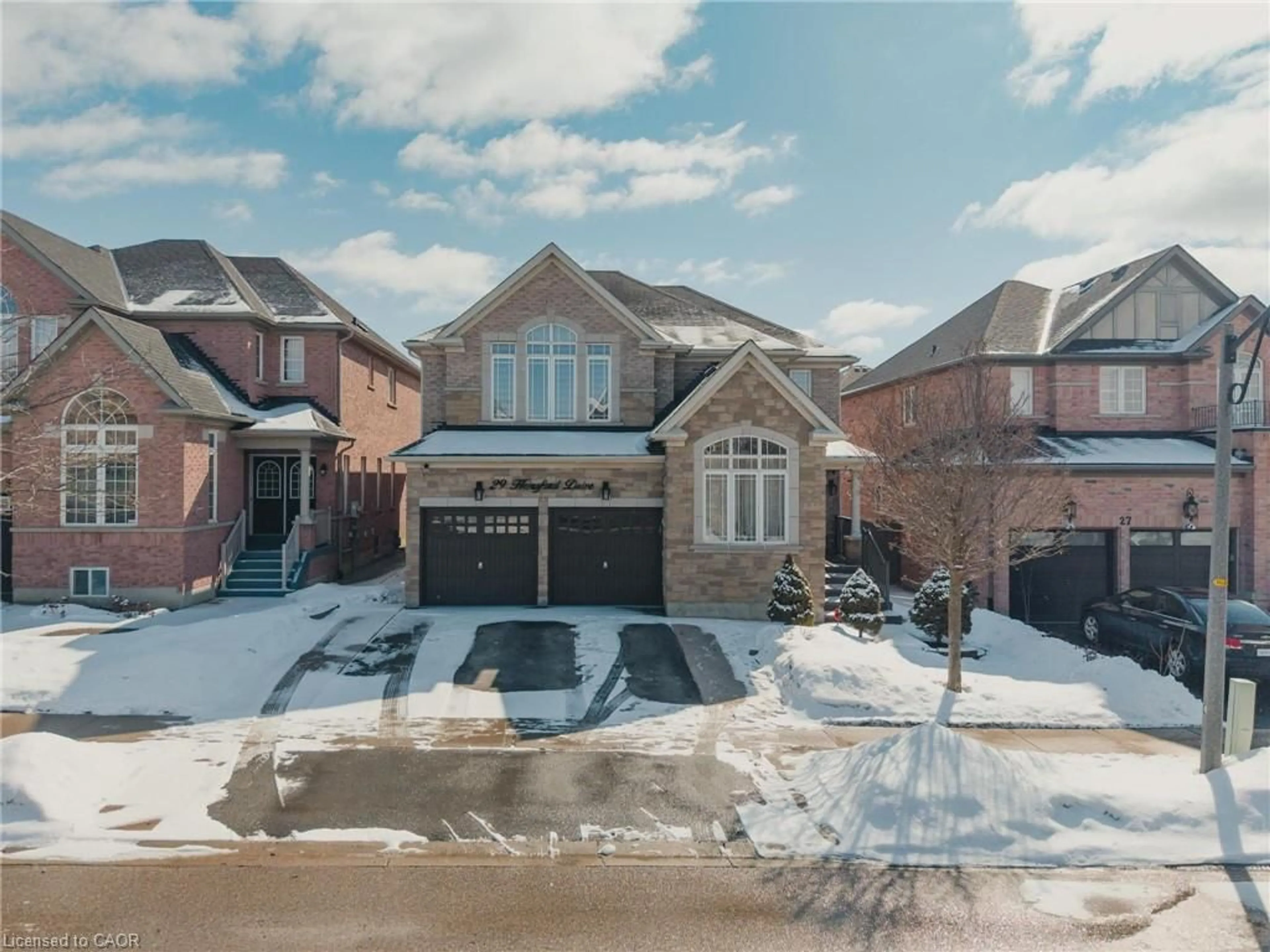 A pic from outside/outdoor area/front of a property/back of a property/a pic from drone, street for 29 Hansford Dr, Brantford Ontario N3S 0B6