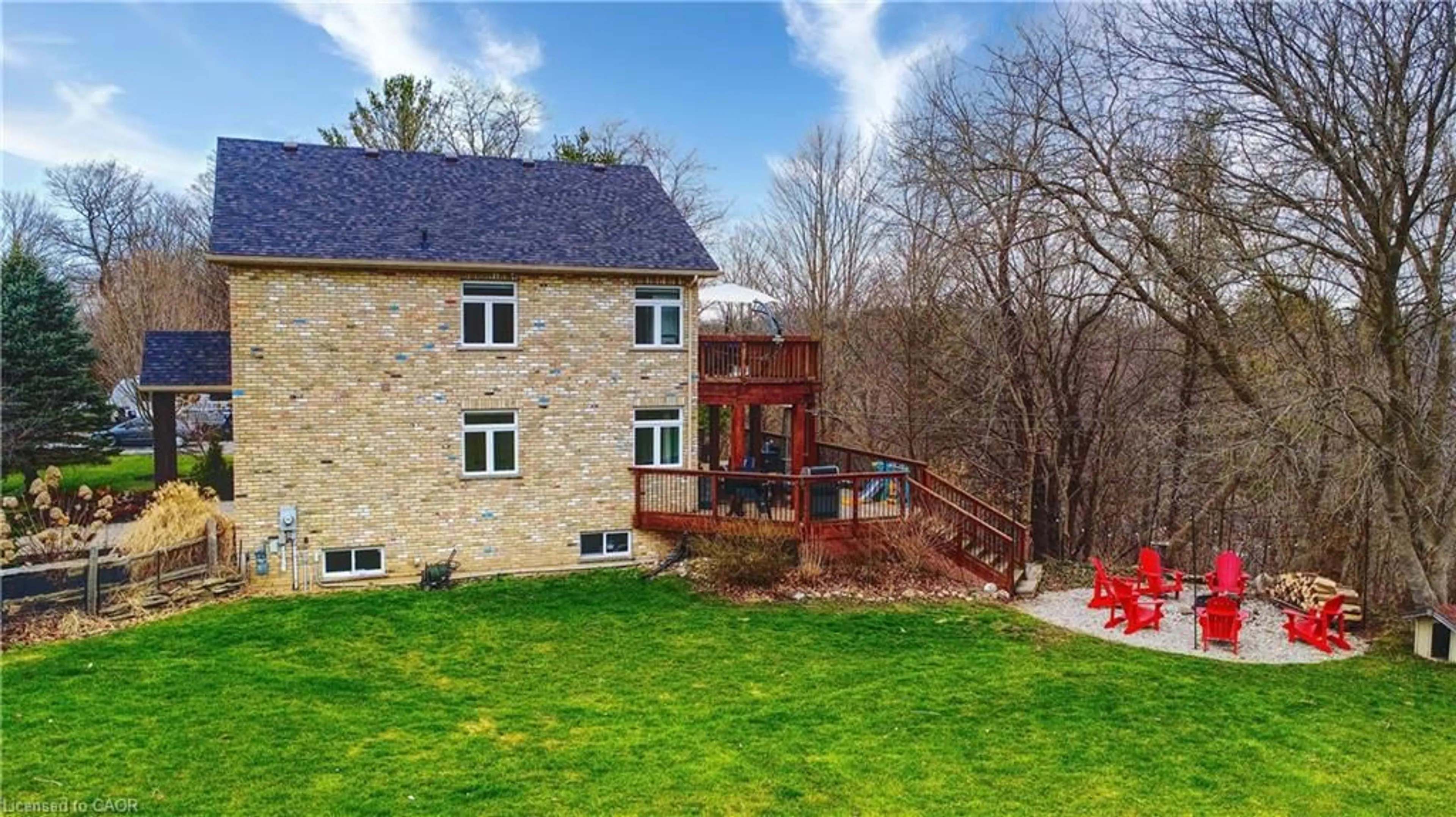 A pic from outside/outdoor area/front of a property/back of a property/a pic from drone, unknown for 31 Chapel St, Vienna Ontario N0J 1Z0