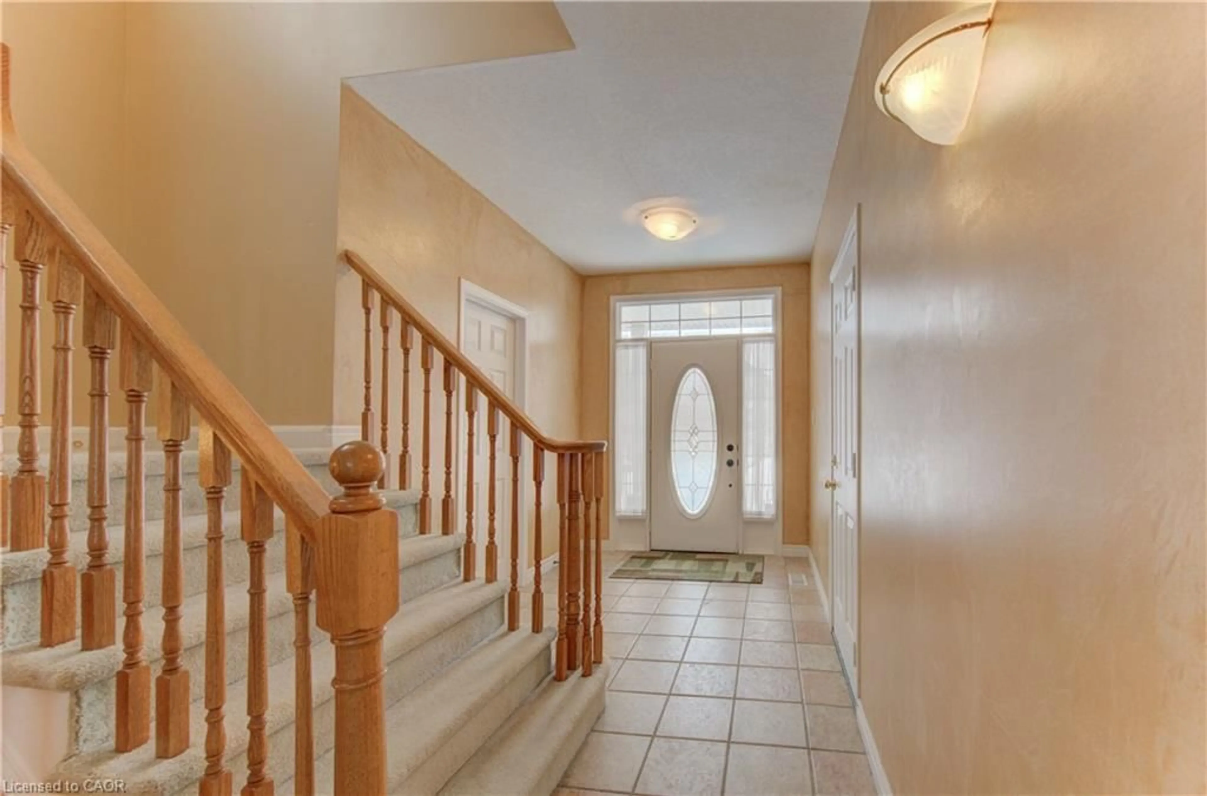 Indoor foyer for 603 Salzburg Dr, Waterloo Ontario N2V 2L5