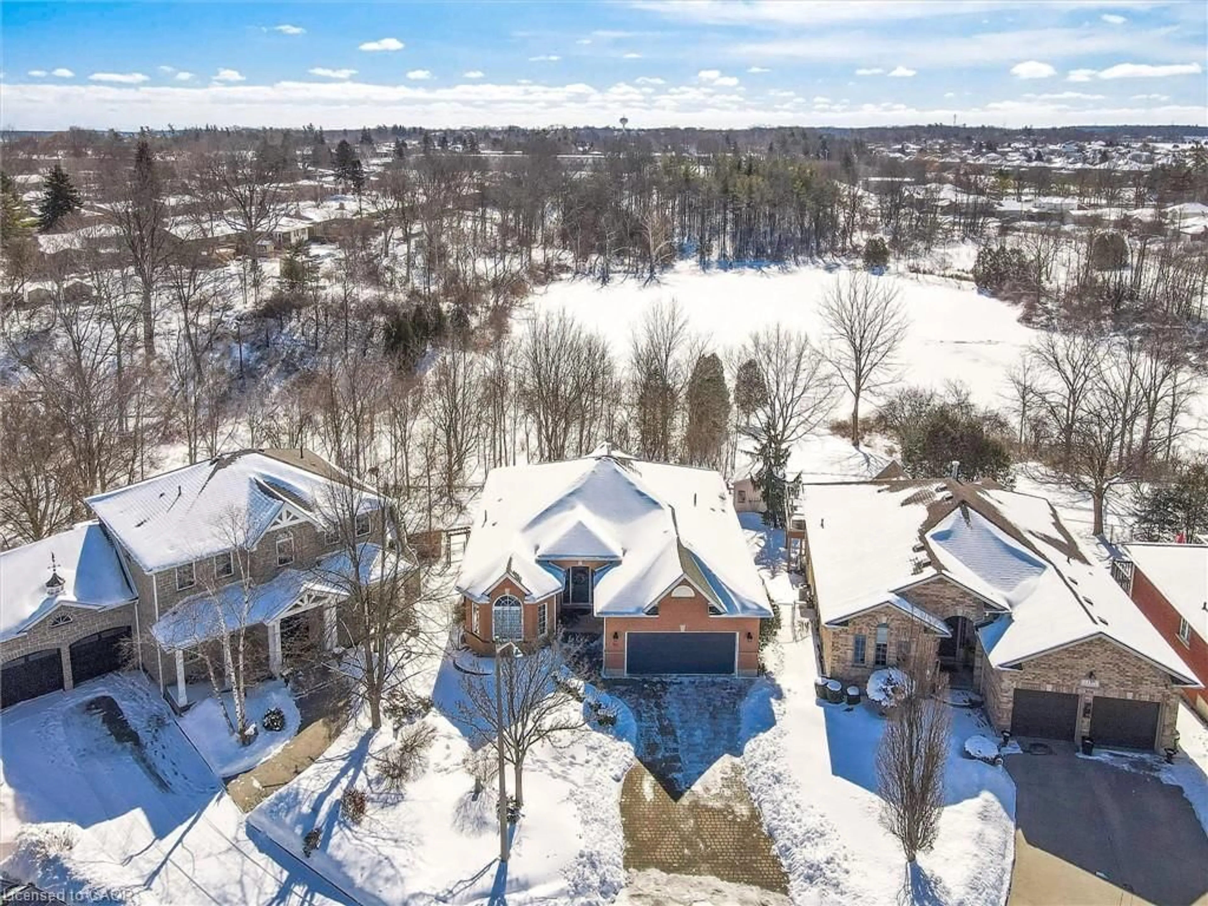 A pic from outside/outdoor area/front of a property/back of a property/a pic from drone, water/lake/river/ocean view for 23 Mount Royal Pl, Cambridge Ontario N1S 5B1