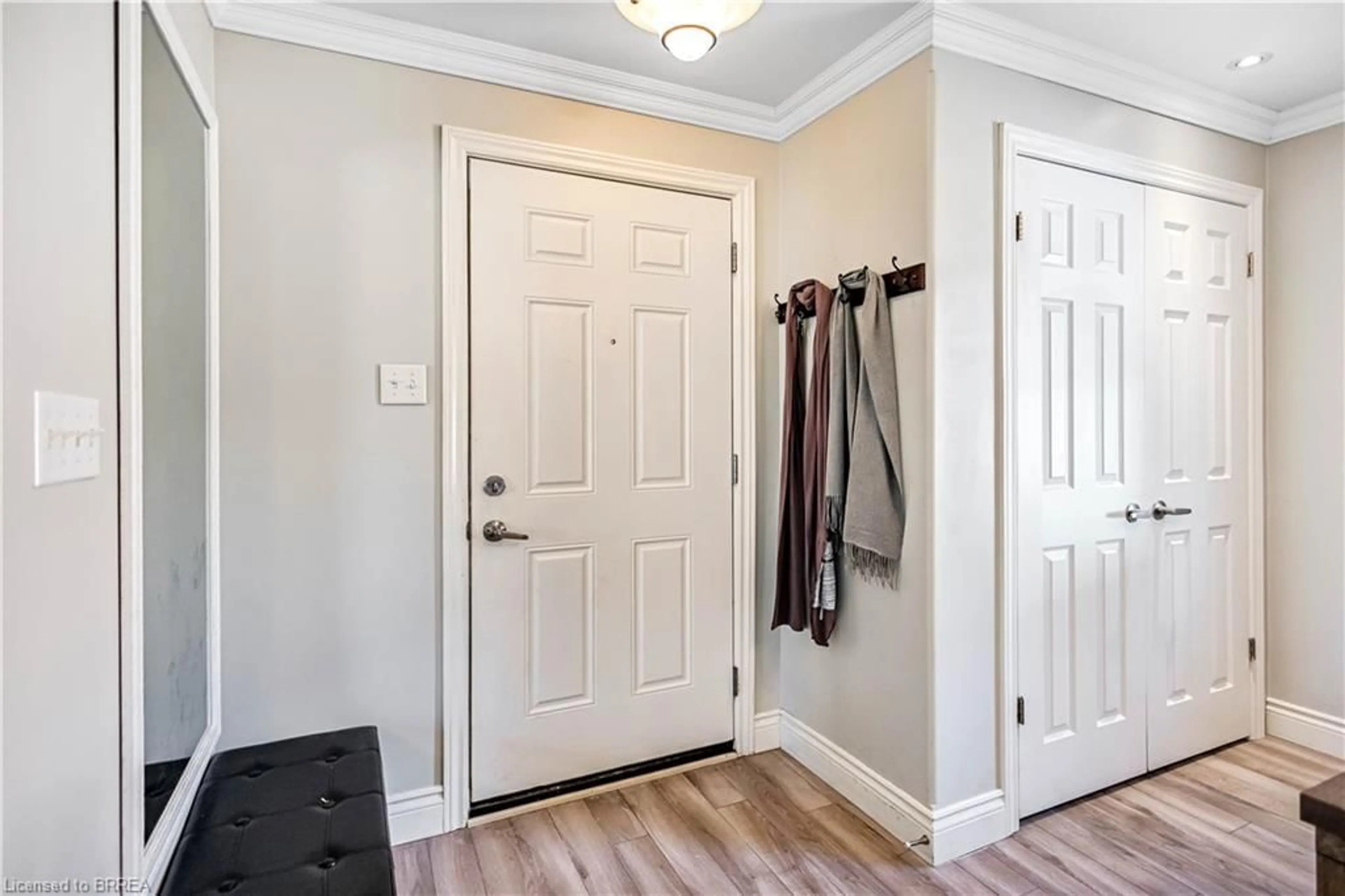 Indoor entryway for 85 Burwell St, Brantford Ontario N3T 4V1