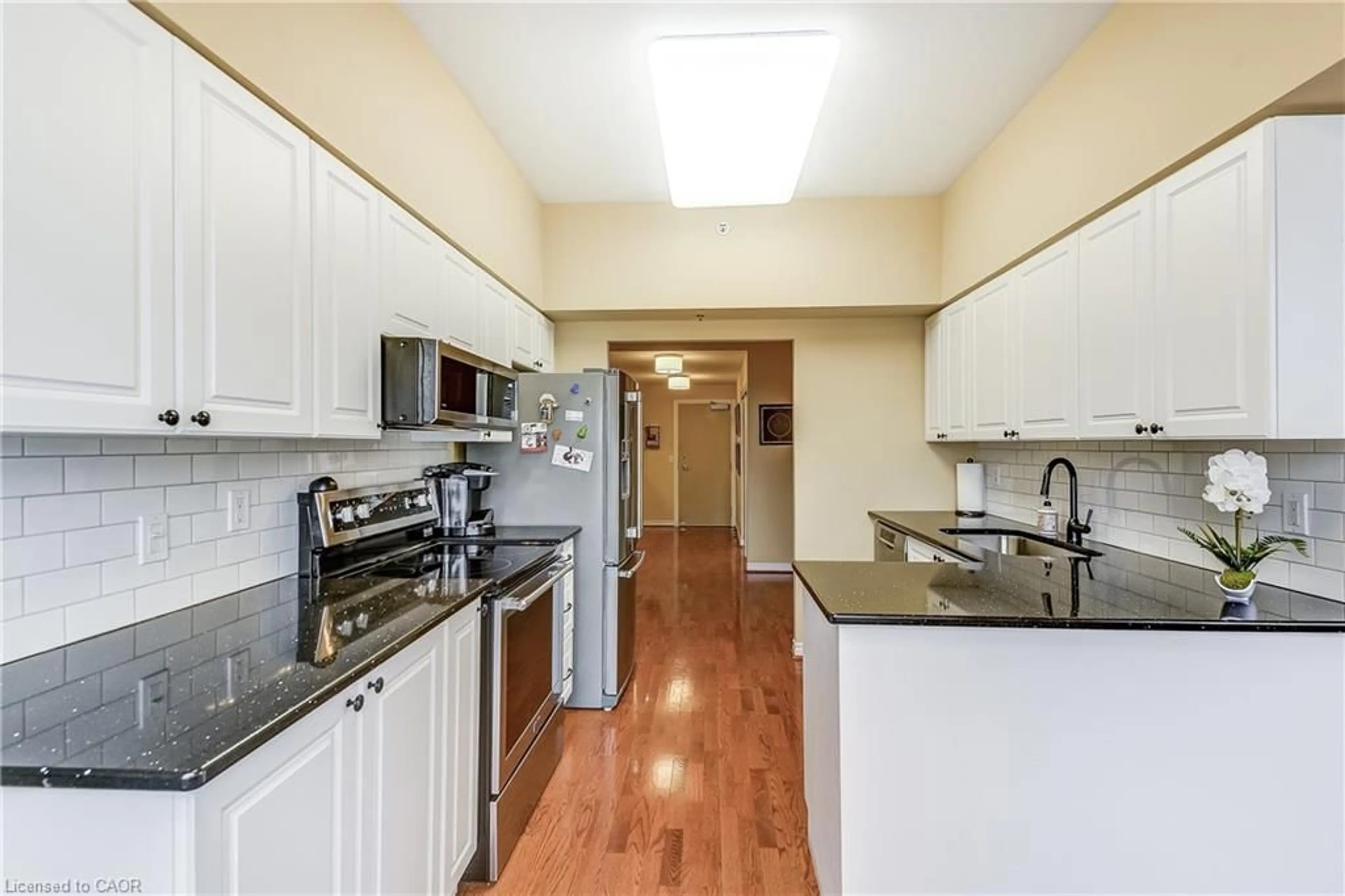 Standard kitchen, unknown for 100 Burloak Dr #2509, Burlington Ontario L7L 6P6