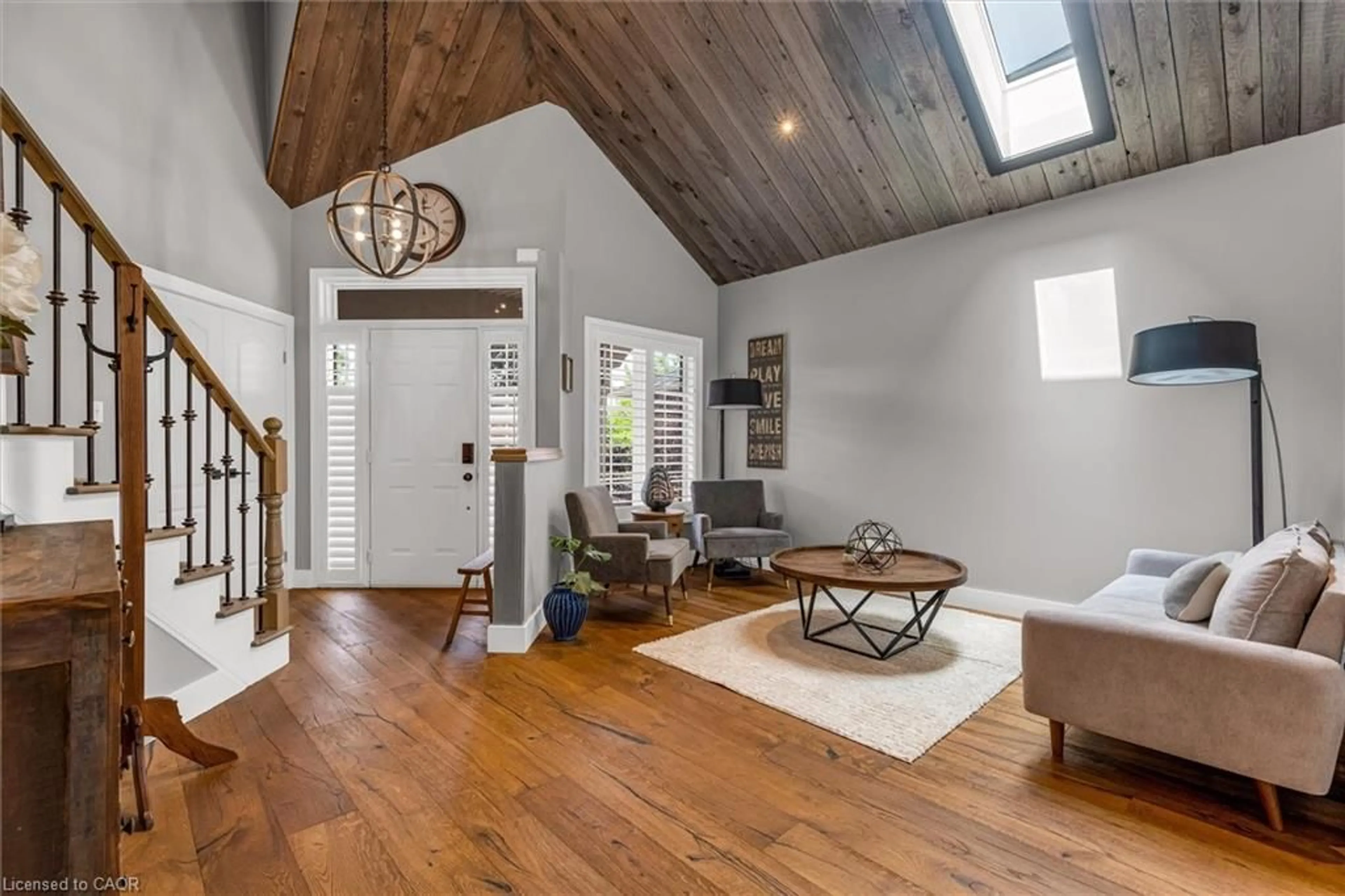 Indoor entryway for 182 Silverlace Cir, Stoney Creek Ontario L8E 6A5