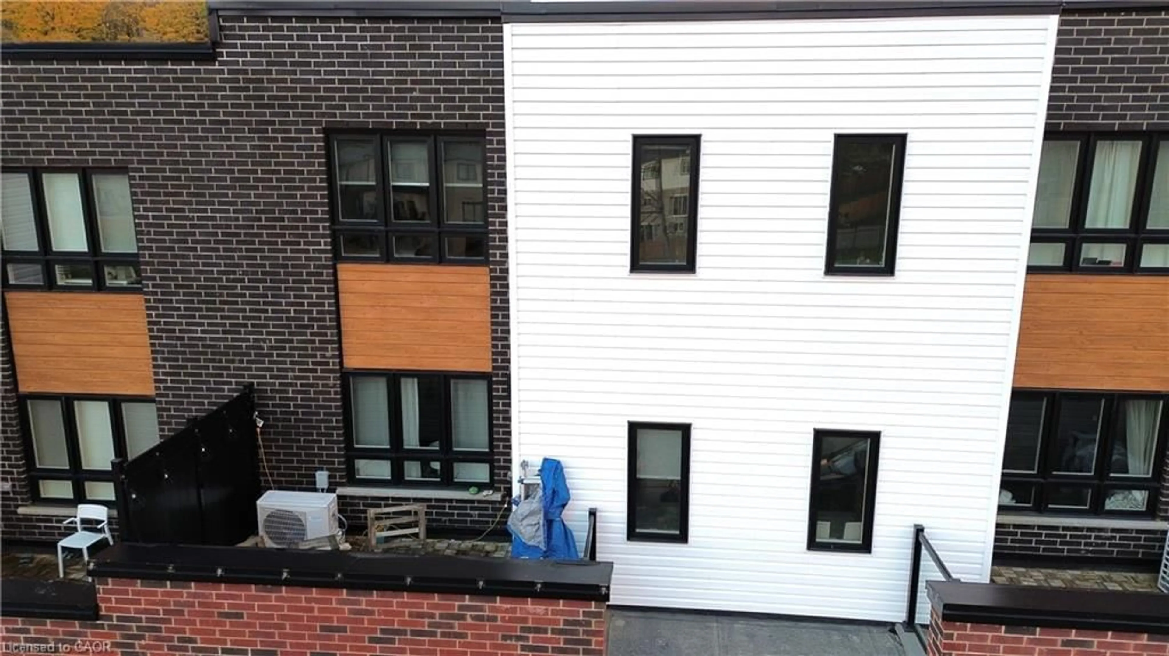 Home with brick exterior material, building for 287 Chapel Hill Dr, Kitchener Ontario N2R 0S4