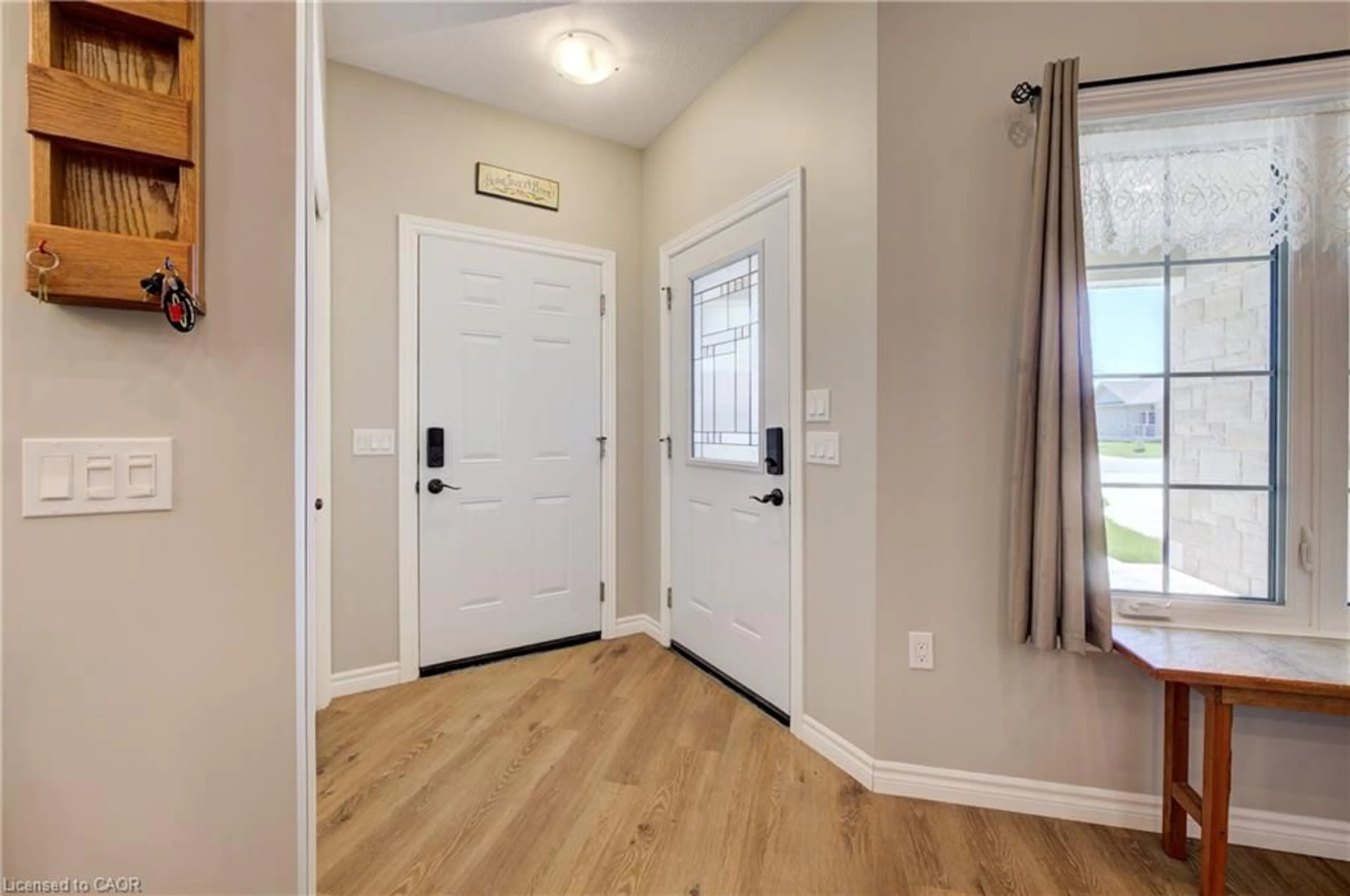 Indoor entryway for 103 Broomer Cres, Mount Forest Ontario N0G 2L2