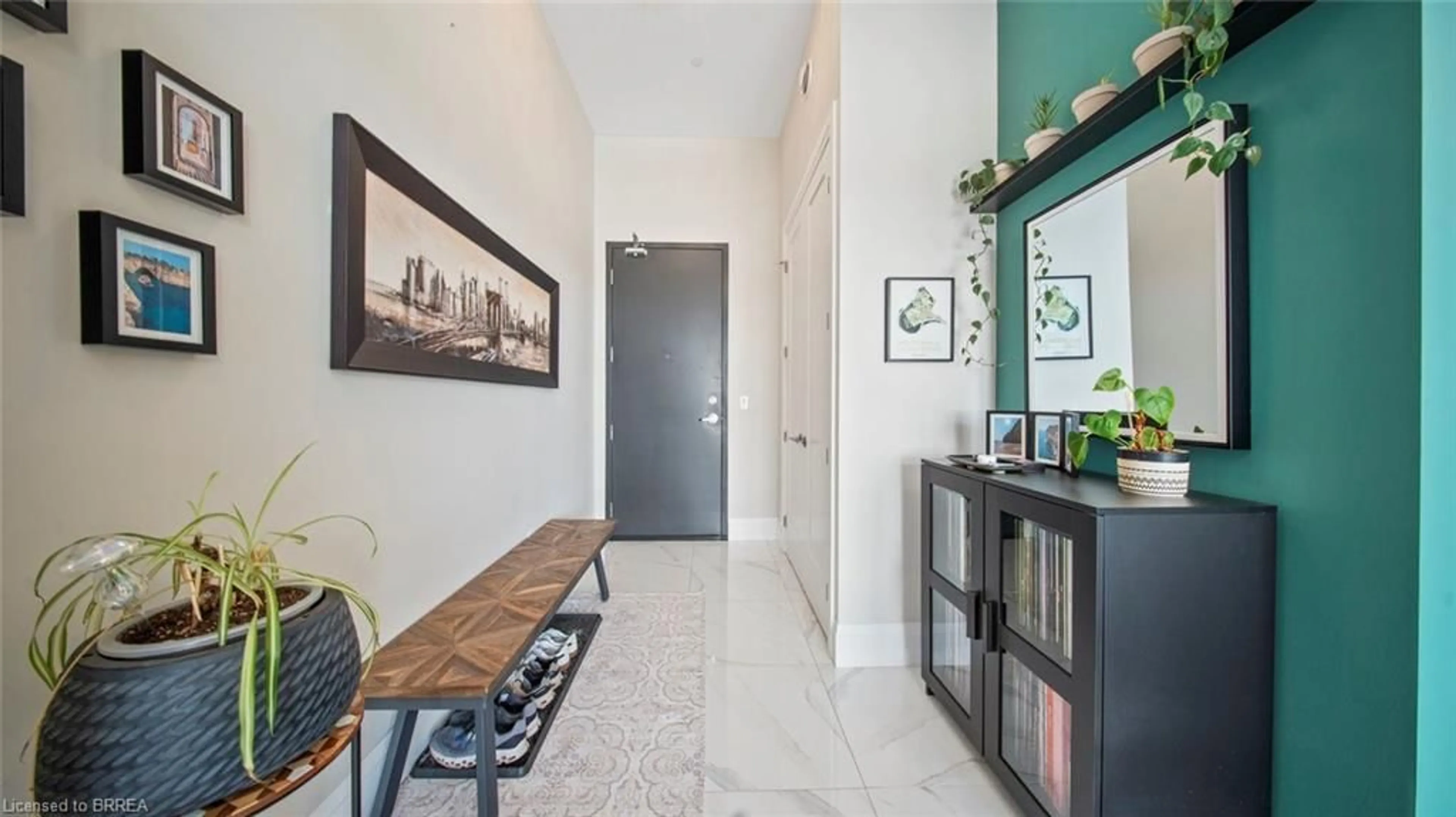 Indoor entryway for 85 Morrell St #224A, Brantford Ontario N3T 4J6