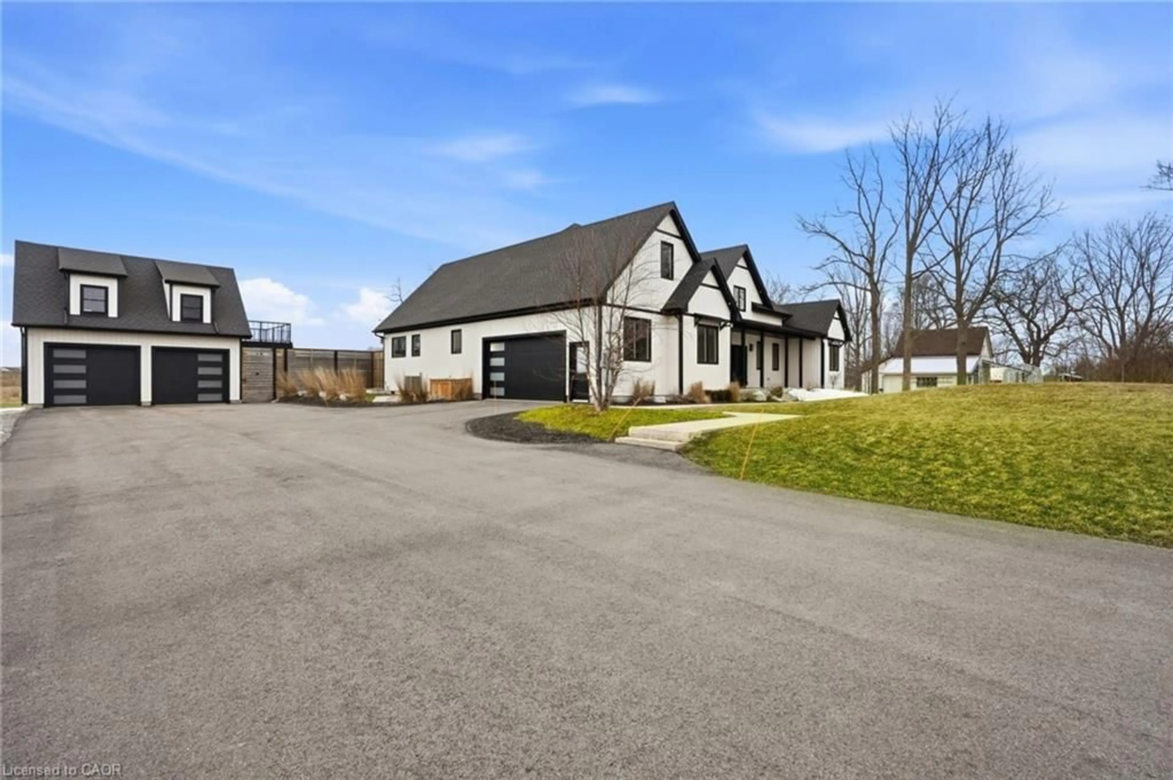 A pic from outside/outdoor area/front of a property/back of a property/a pic from drone, street for 480 Pleasant Beach Rd, Port Colborne Ontario L0S 1R0