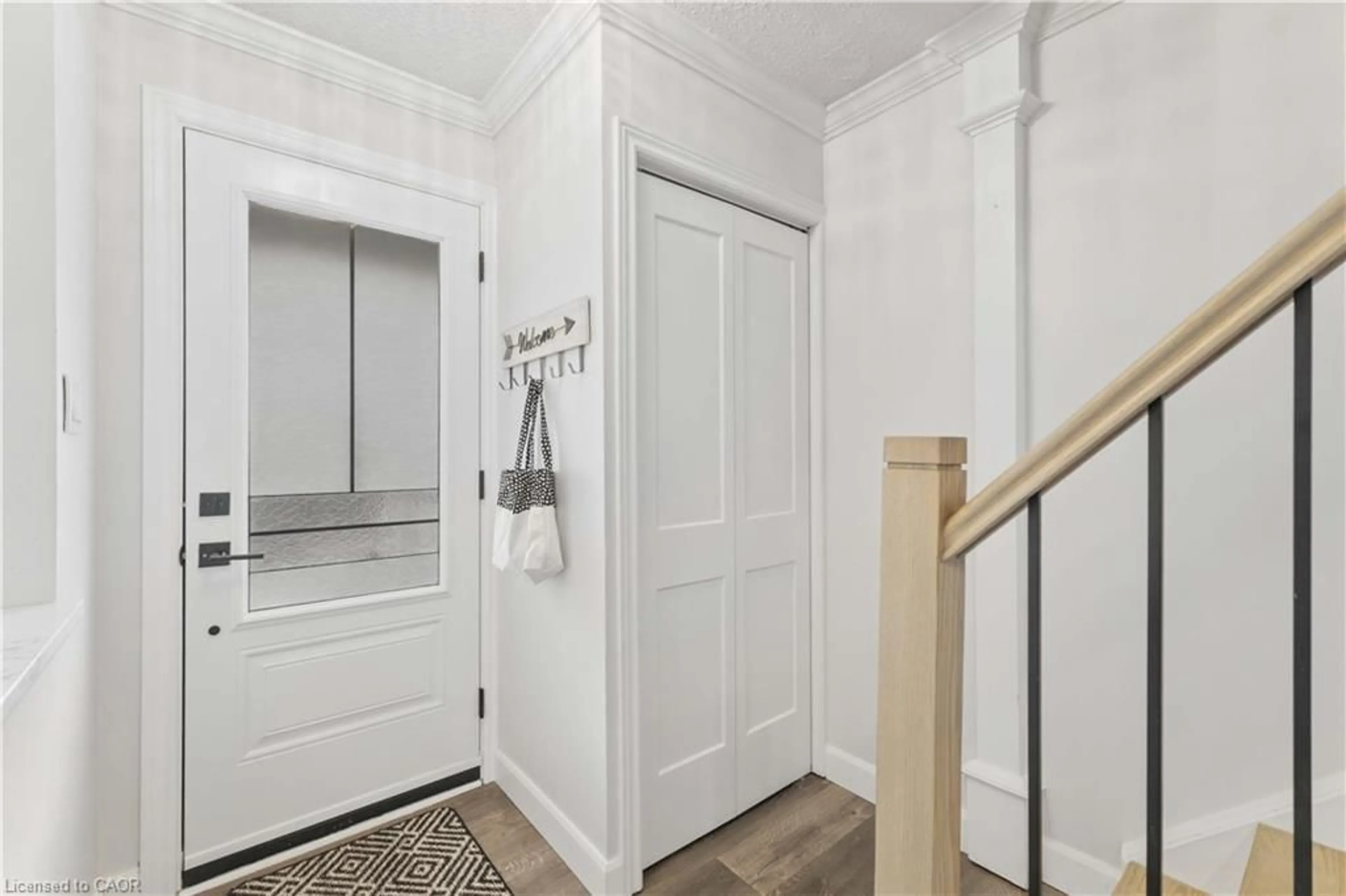 Indoor entryway for 10 Angus Rd #39, Hamilton Ontario L8K 6K3