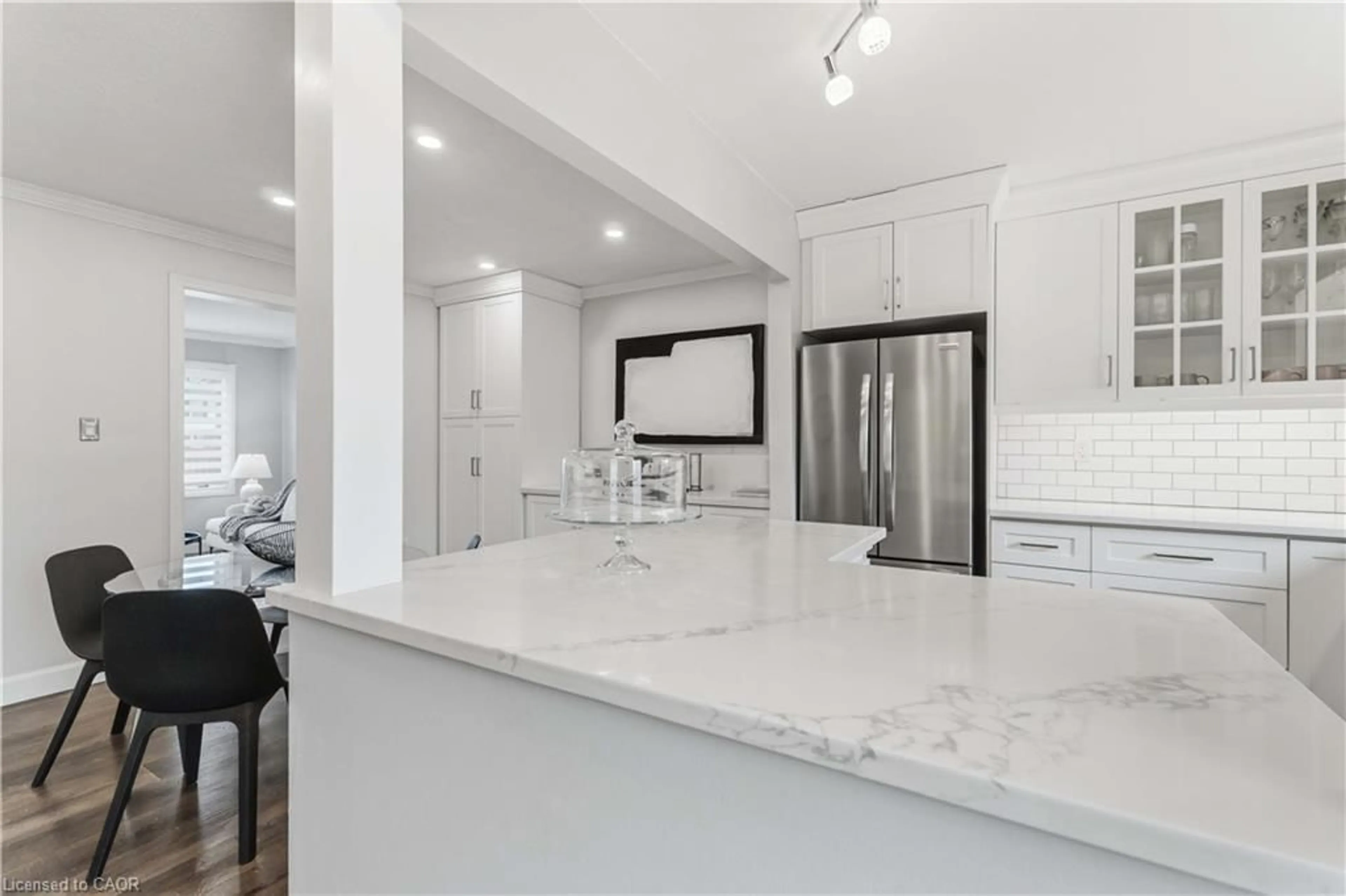 Open concept kitchen, ceramic/tile floor for 10 Angus Rd #39, Hamilton Ontario L8K 6K3