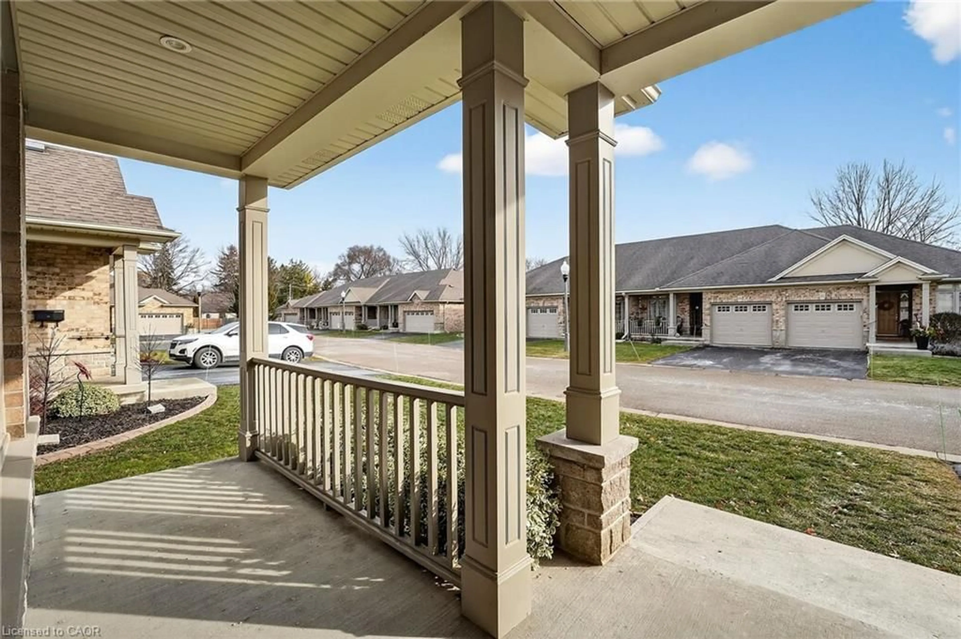 Patio, street for 1041 Pine St #16, Dunnville Ontario N1A 2N1