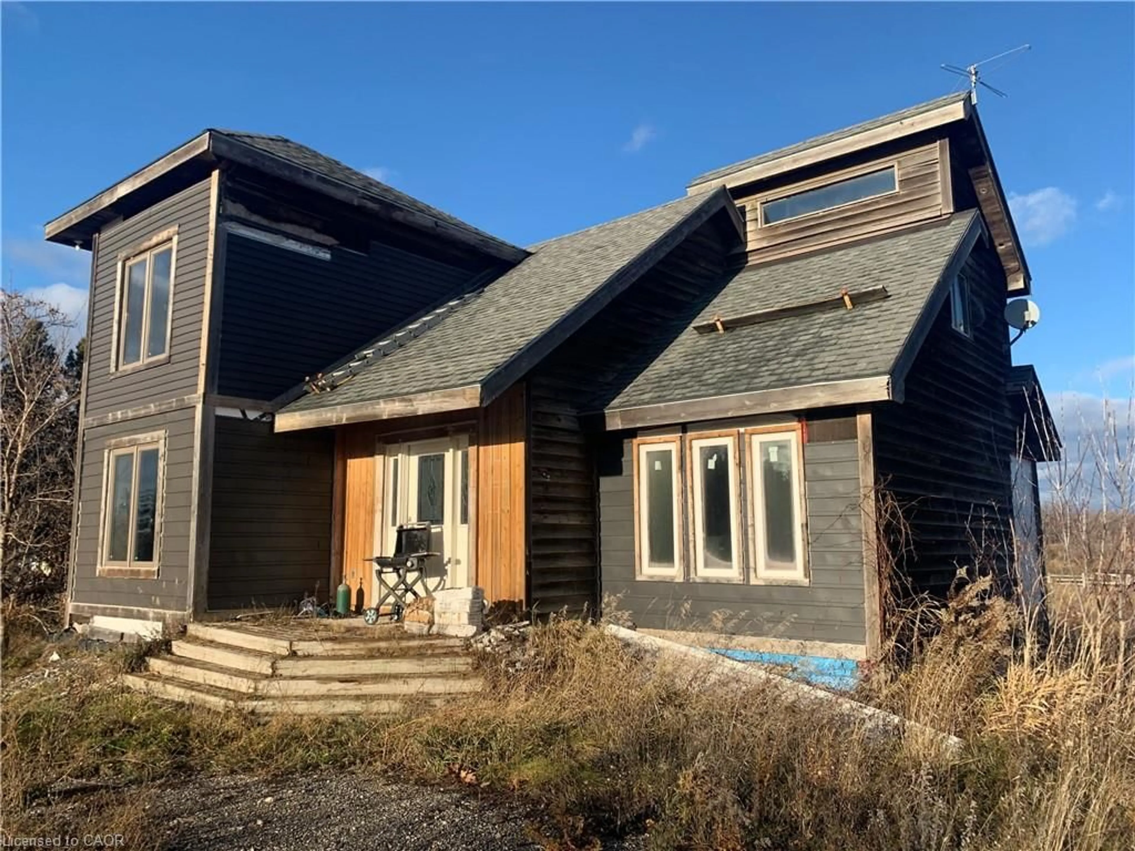 A pic from outside/outdoor area/front of a property/back of a property/a pic from drone, building for 5211 Wellington Rd 24 Rd, Erin Ontario N0B 1T0