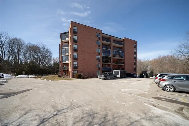 17 Mill Pond Crt #301, Simcoe 2