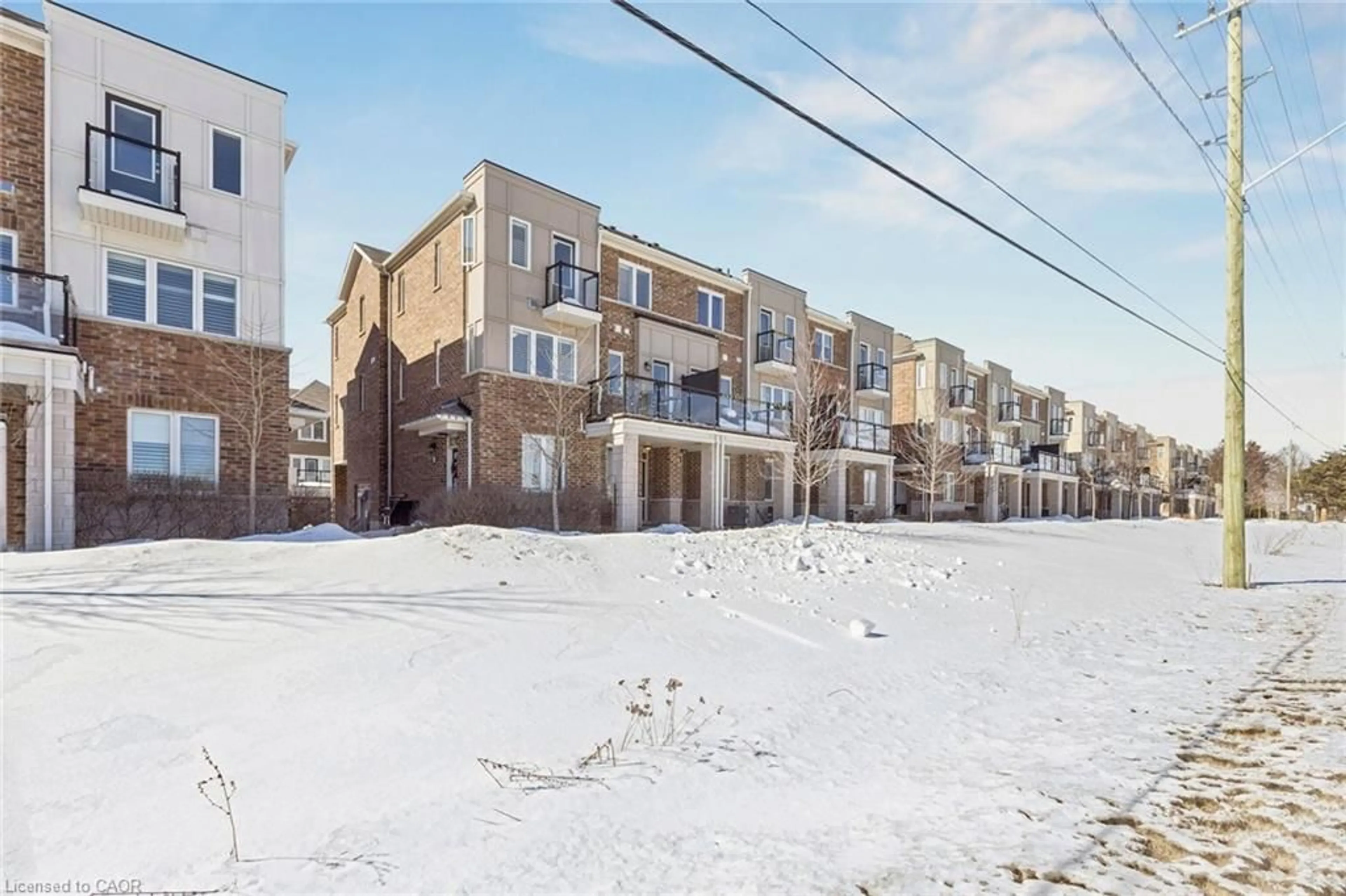 Patio, street for 585 Goldenrod Lane, Kitchener Ontario N2R 0L7