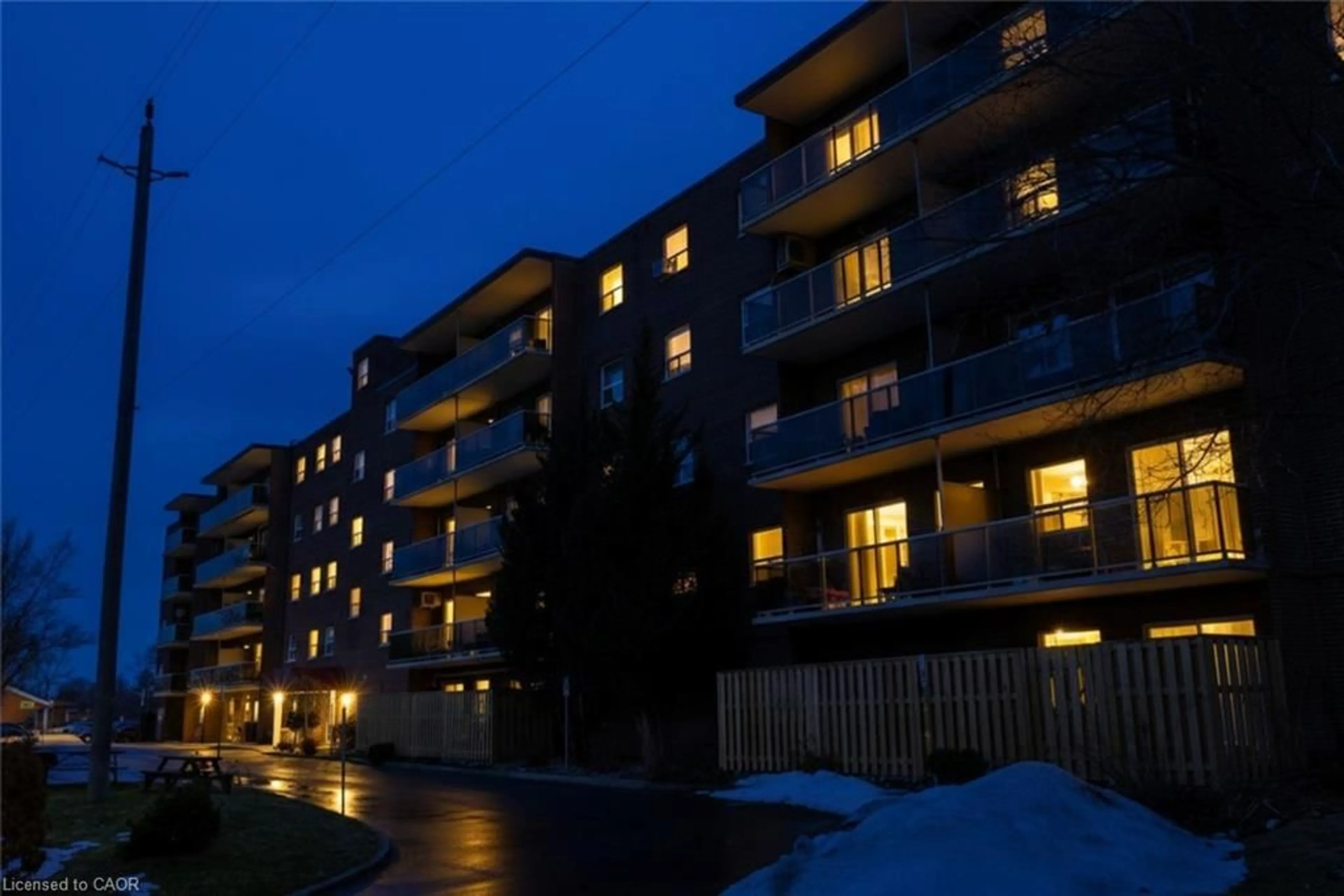 Patio, unknown for 793 Colborne St #205, Brantford Ontario N3S 7J3