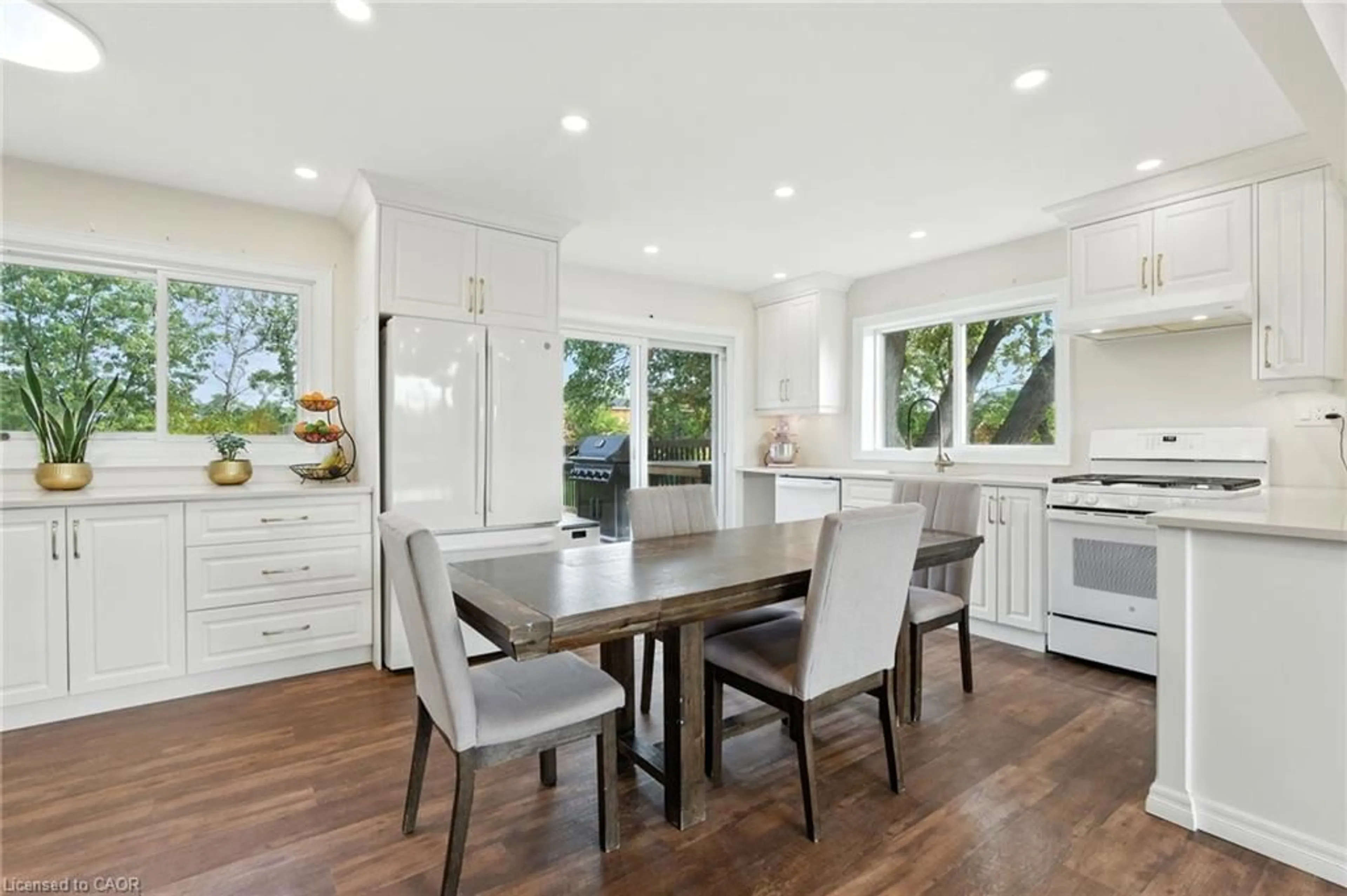 Open concept kitchen, unknown for 293 #20 Regional Rd, Stoney Creek Ontario L8J 3H4