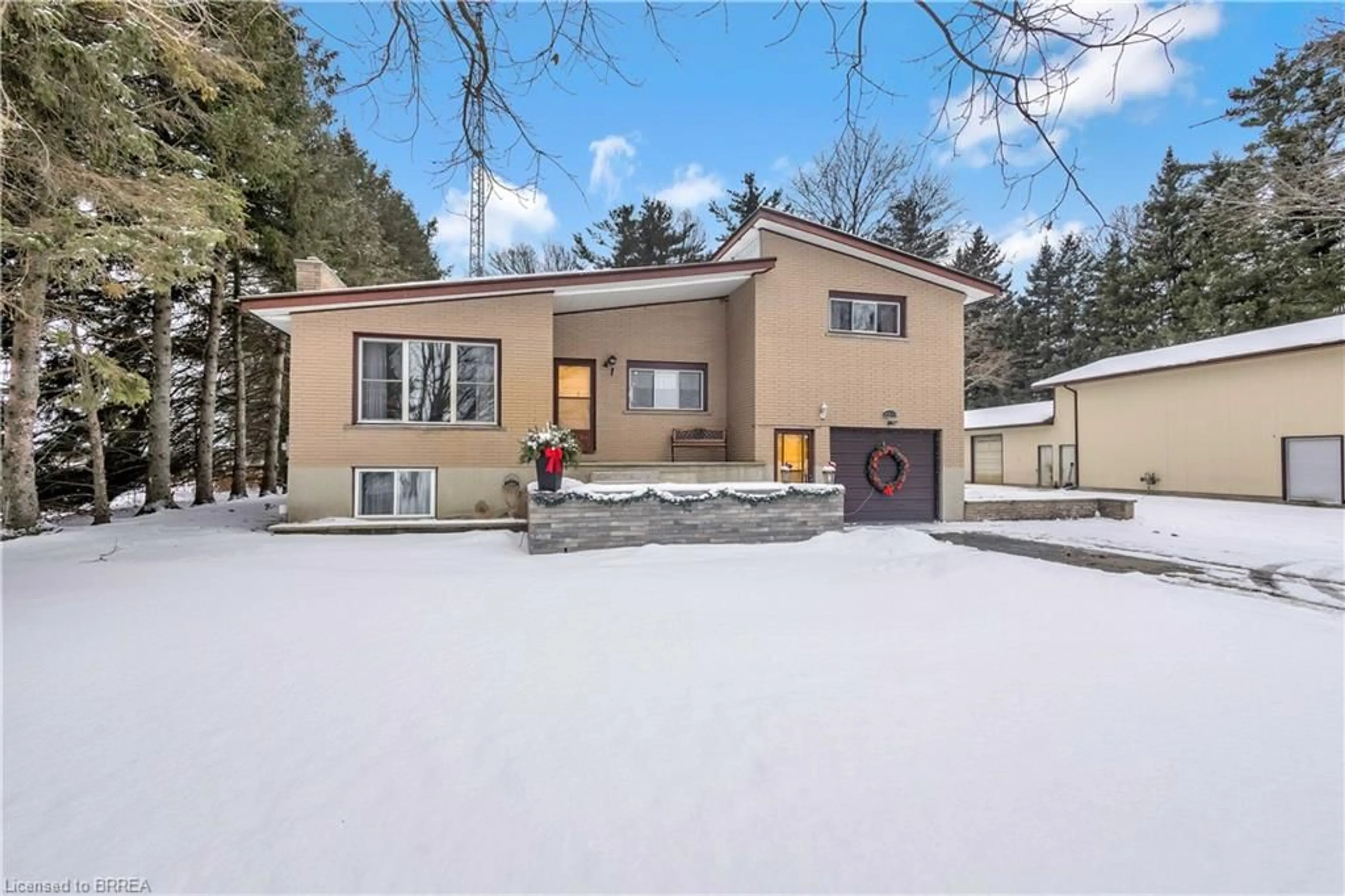 A pic from outside/outdoor area/front of a property/back of a property/a pic from drone, street for 2210 1st Conc Rd Str Conc, Delhi Ontario N4B 2W4