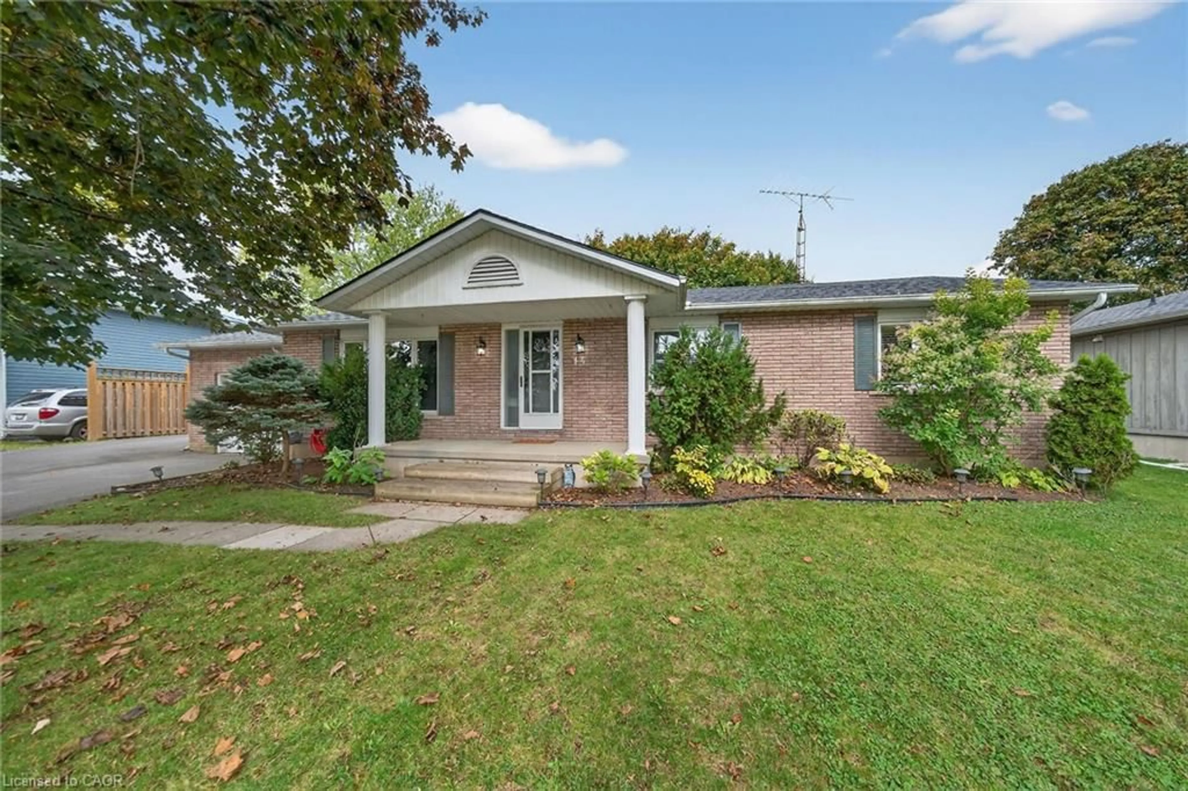 Home with brick exterior material, street for 14 Chippewa St, Cayuga Ontario N0A 1E0