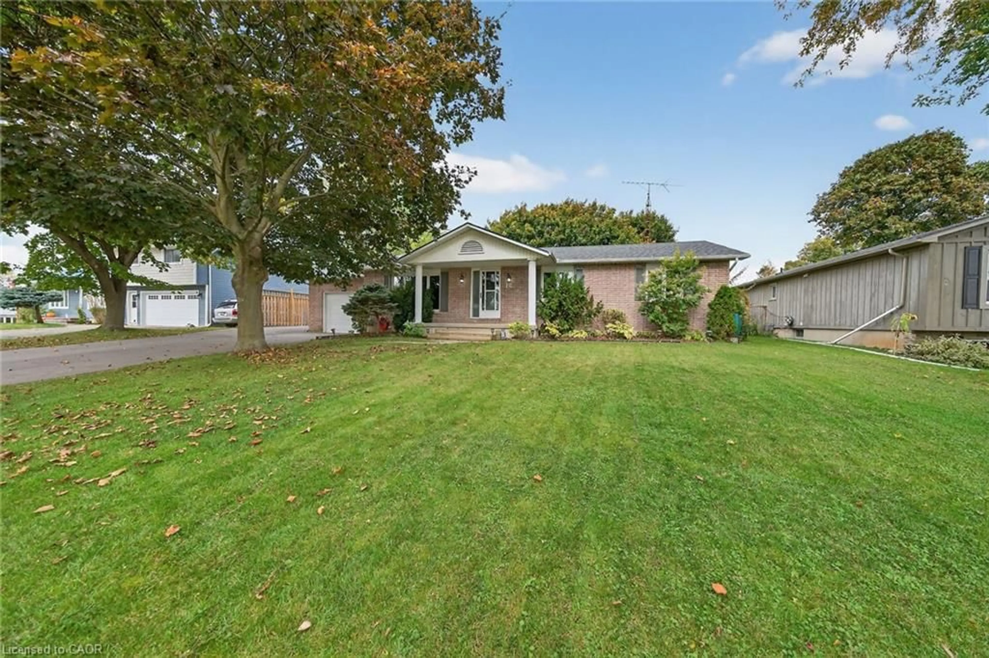 A pic from outside/outdoor area/front of a property/back of a property/a pic from drone, street for 14 Chippewa St, Cayuga Ontario N0A 1E0