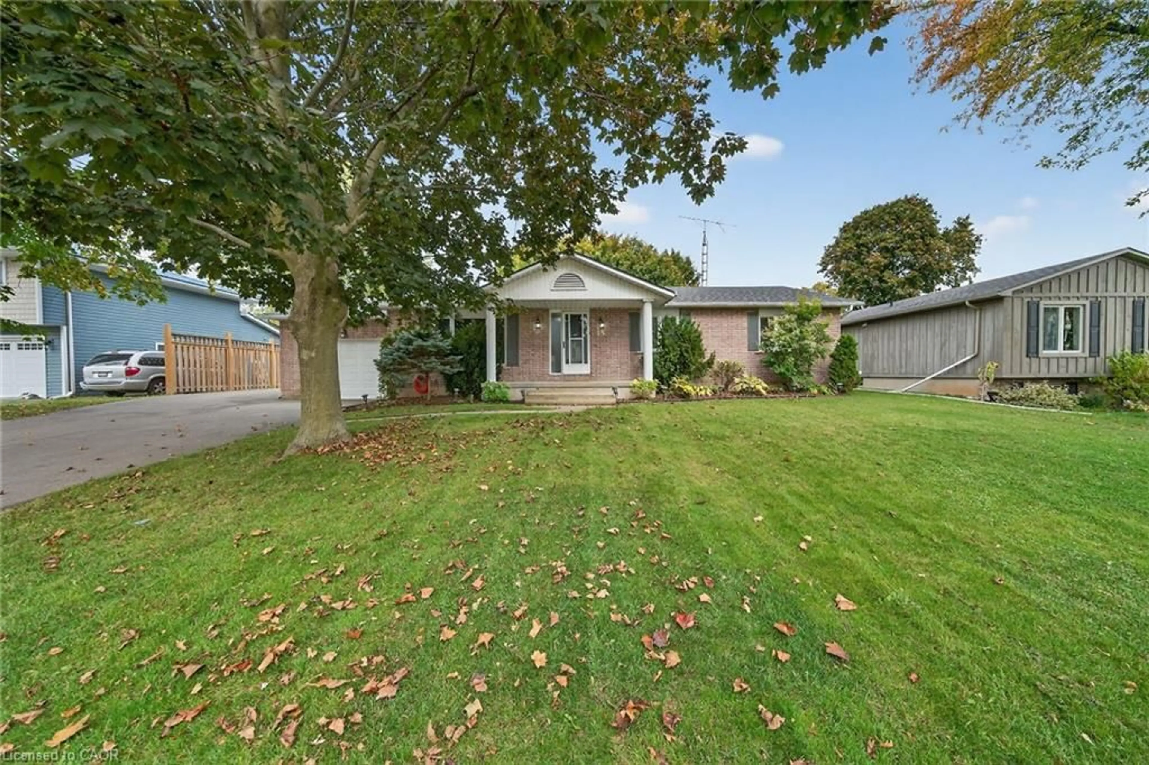 A pic from outside/outdoor area/front of a property/back of a property/a pic from drone, street for 14 Chippewa St, Cayuga Ontario N0A 1E0