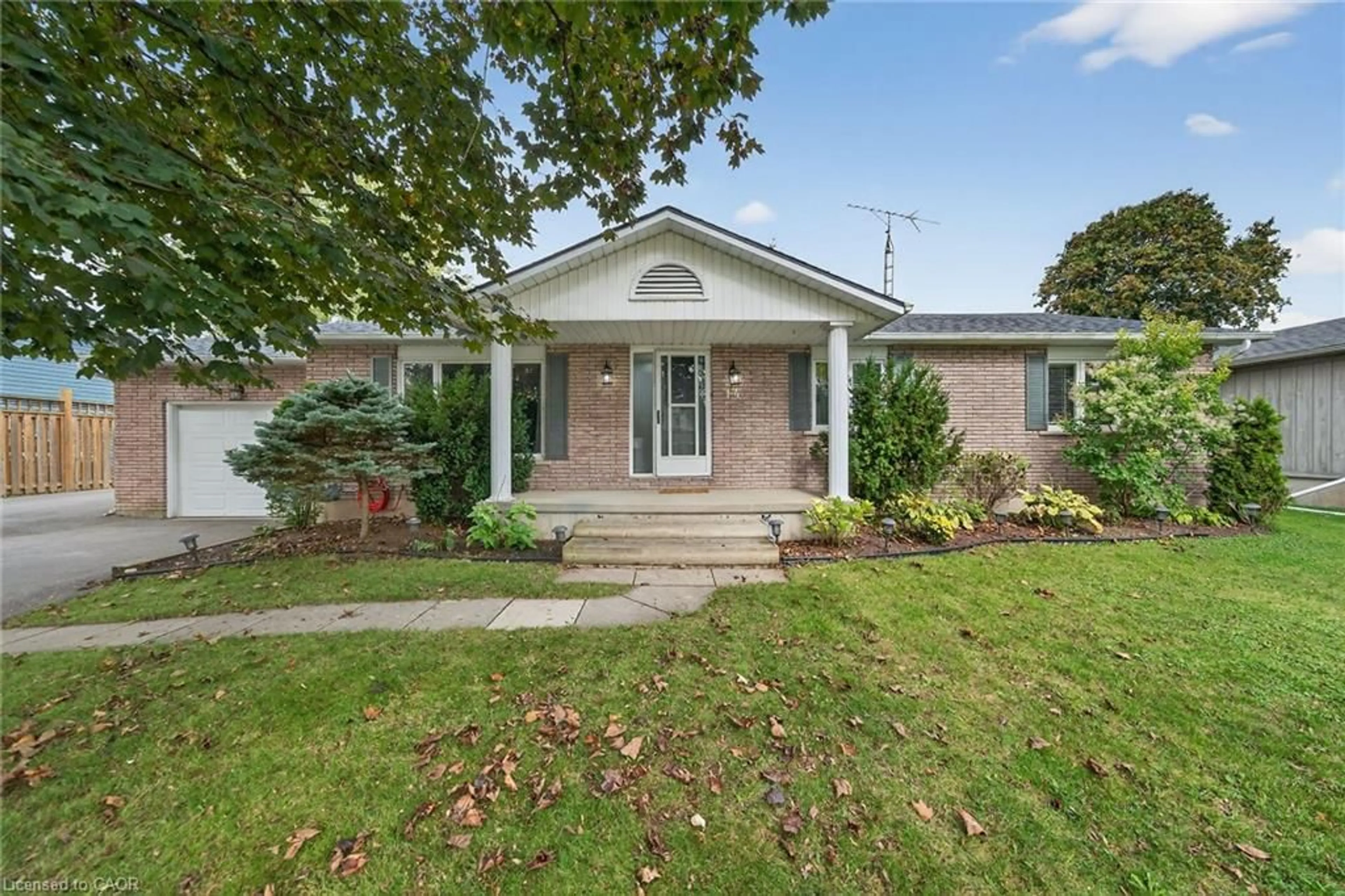 Home with brick exterior material, street for 14 Chippewa St, Cayuga Ontario N0A 1E0