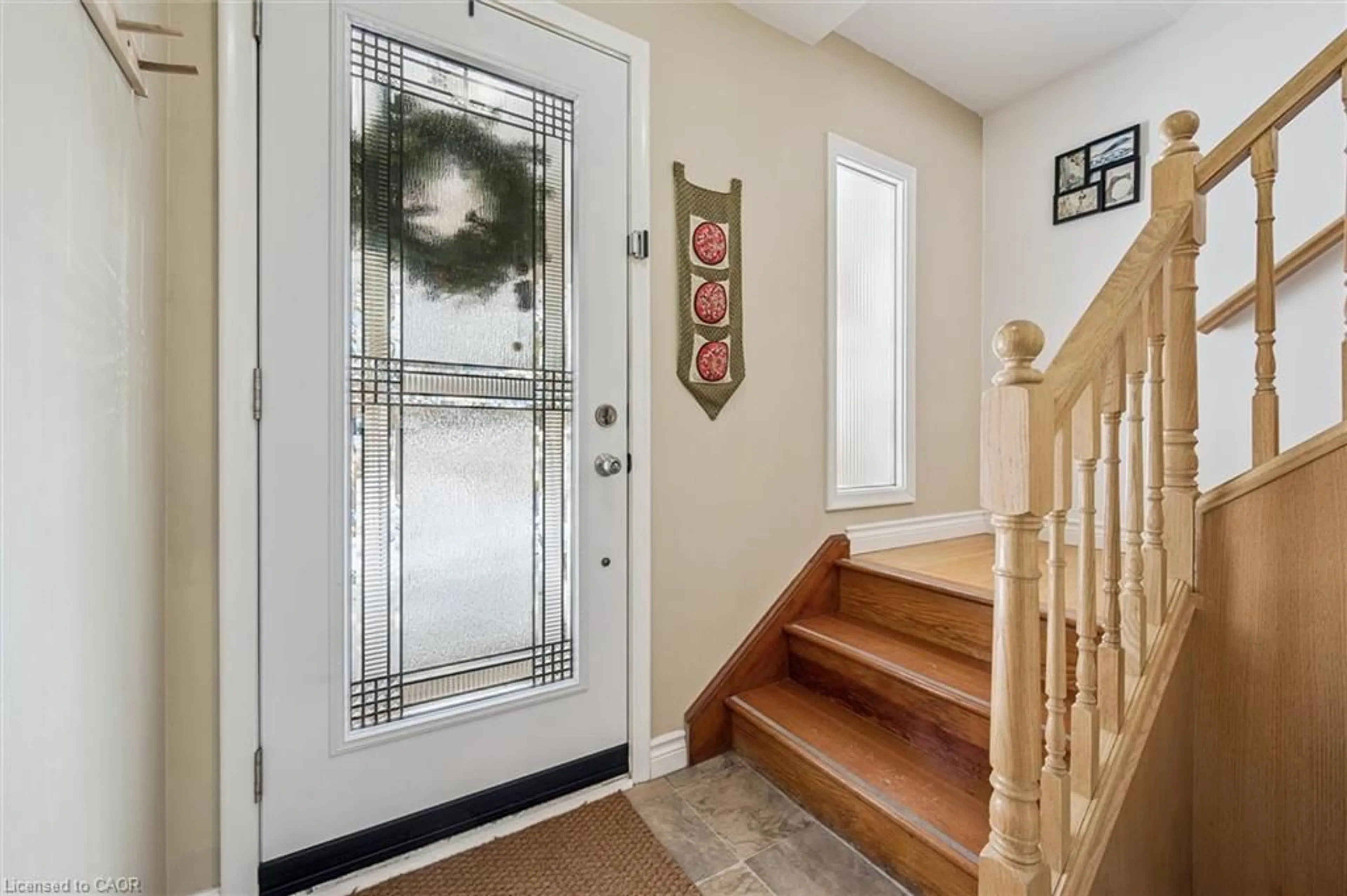 Indoor entryway for 224 Lincoln Rd, Waterloo Ontario N2J 2P3