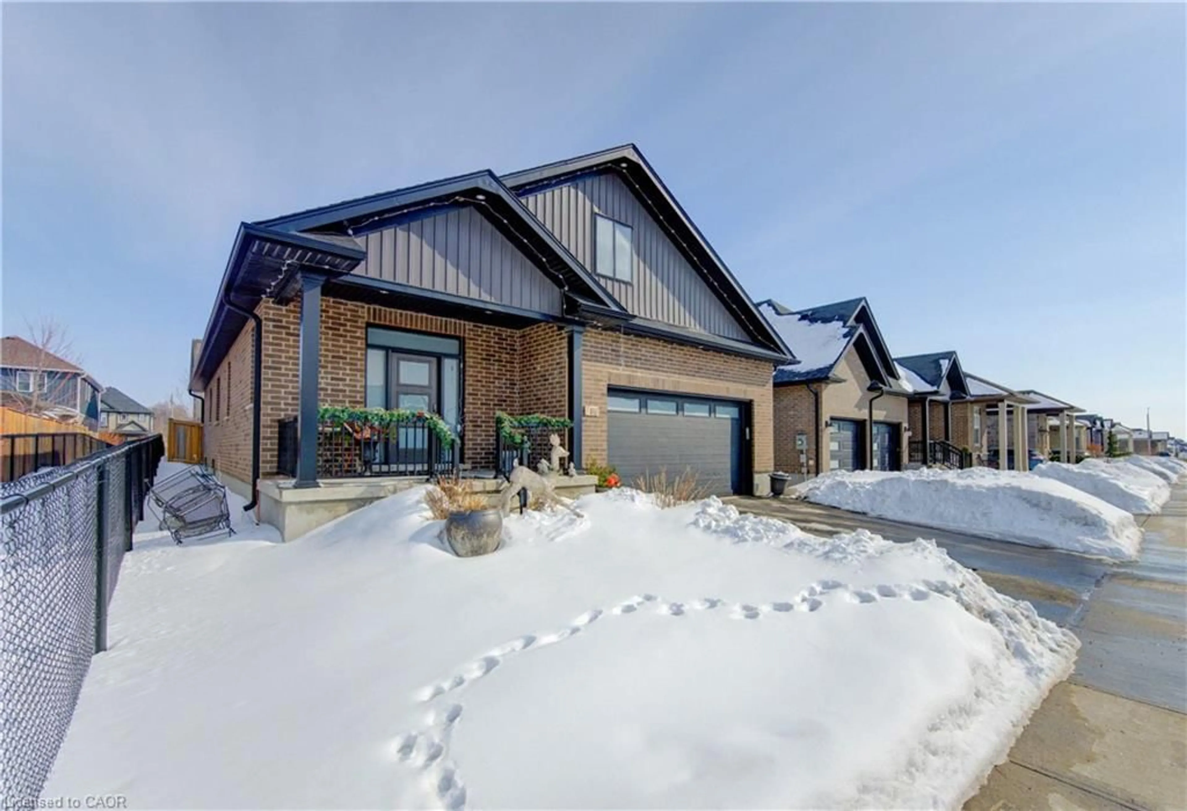 Home with brick exterior material, street for 86 Woodberry Cres, Elmira Ontario N3B 0C8