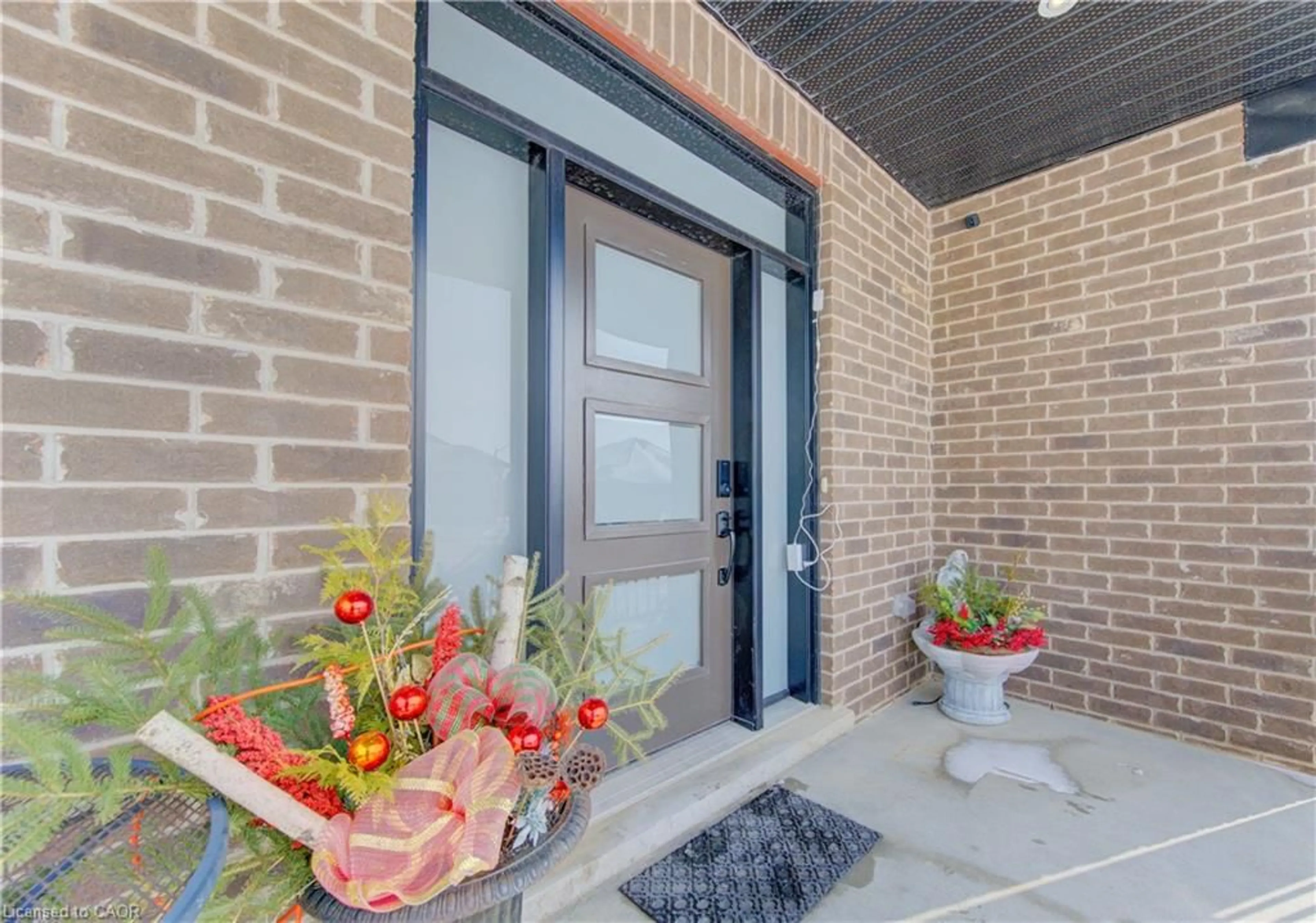 Indoor entryway for 86 Woodberry Cres, Elmira Ontario N3B 0C8