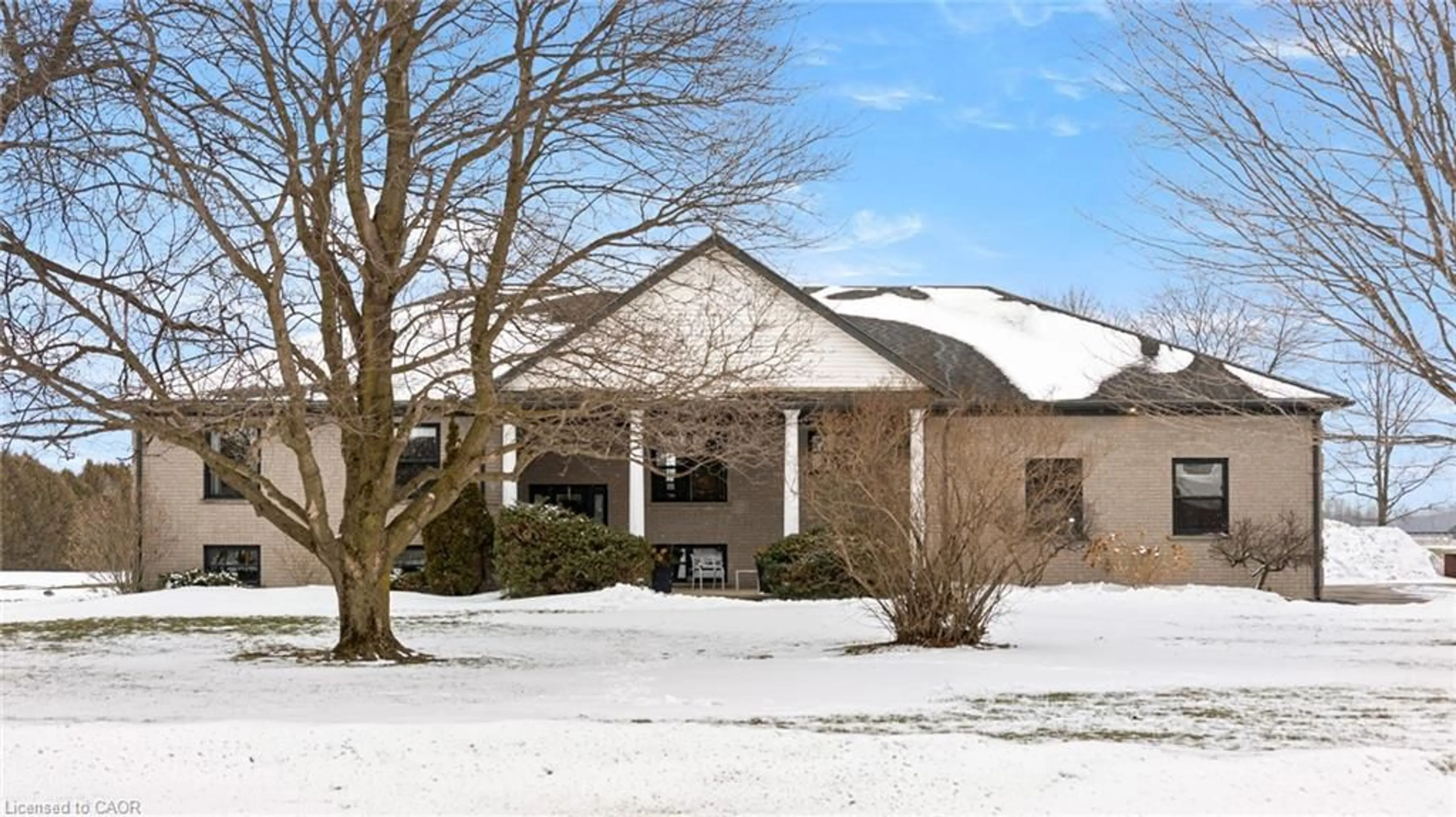 Indoor foyer for 145292 Potters Rd, Tillsonburg Ontario N4G 4G7